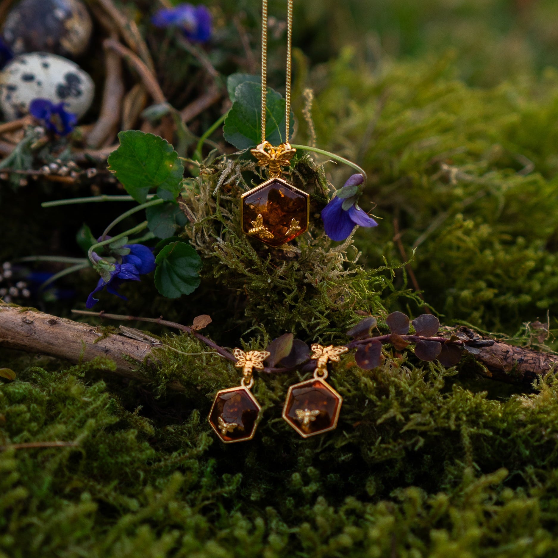 AMBER HONEYCOMB NECKLACE