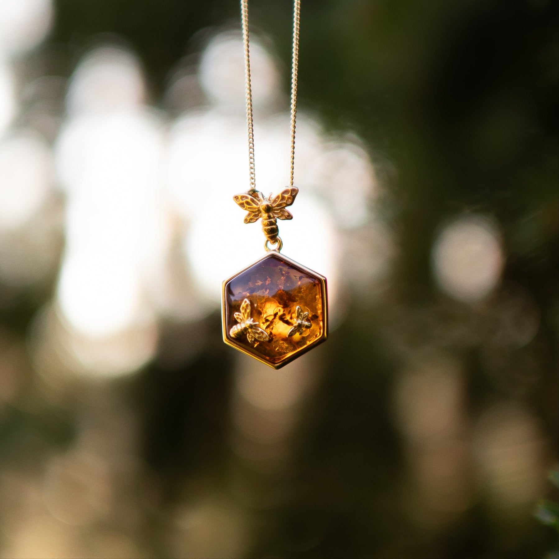 AMBER HONEYCOMB NECKLACE