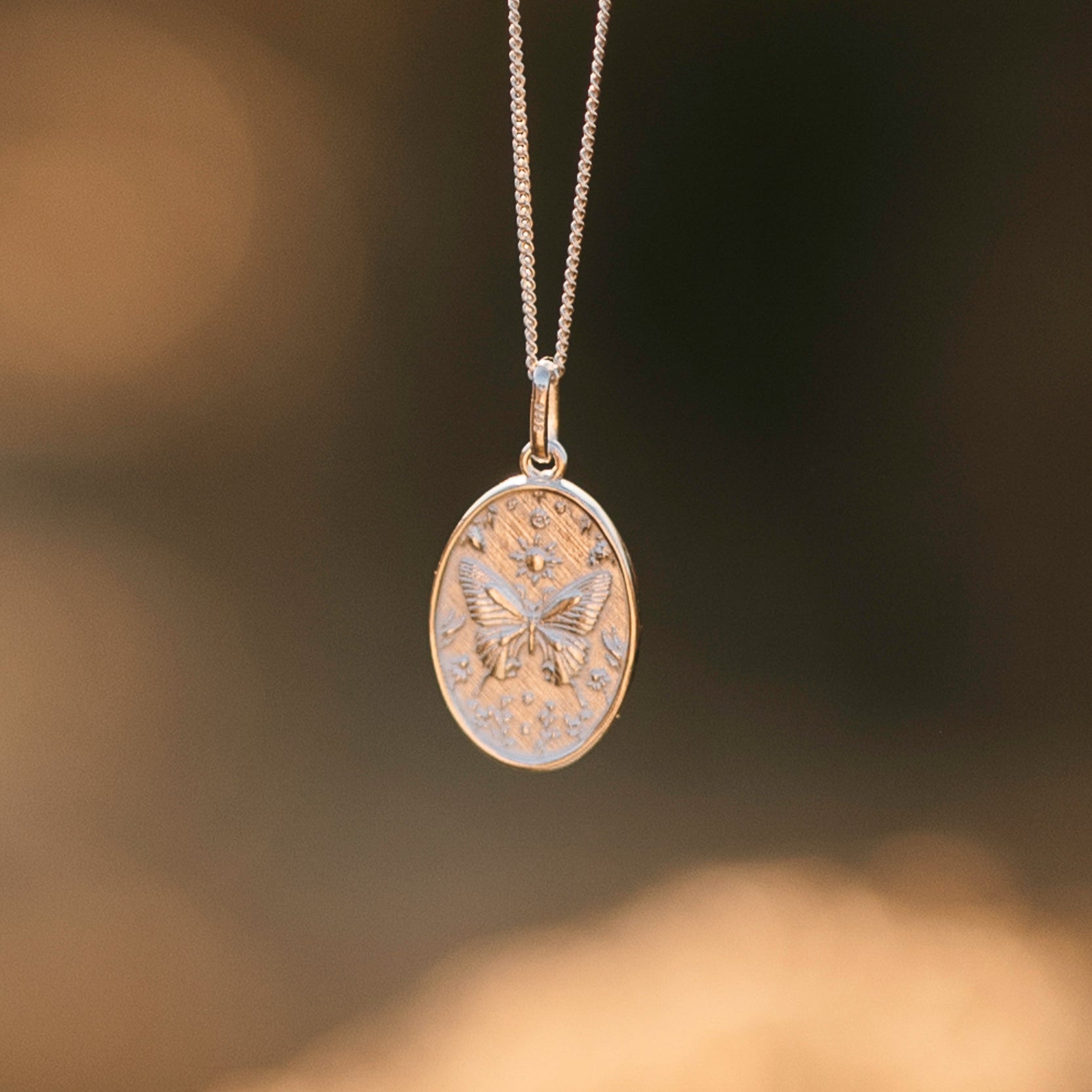 CHAIN REVERSIBLE PENDANT BUTTERFLY & MOTH II