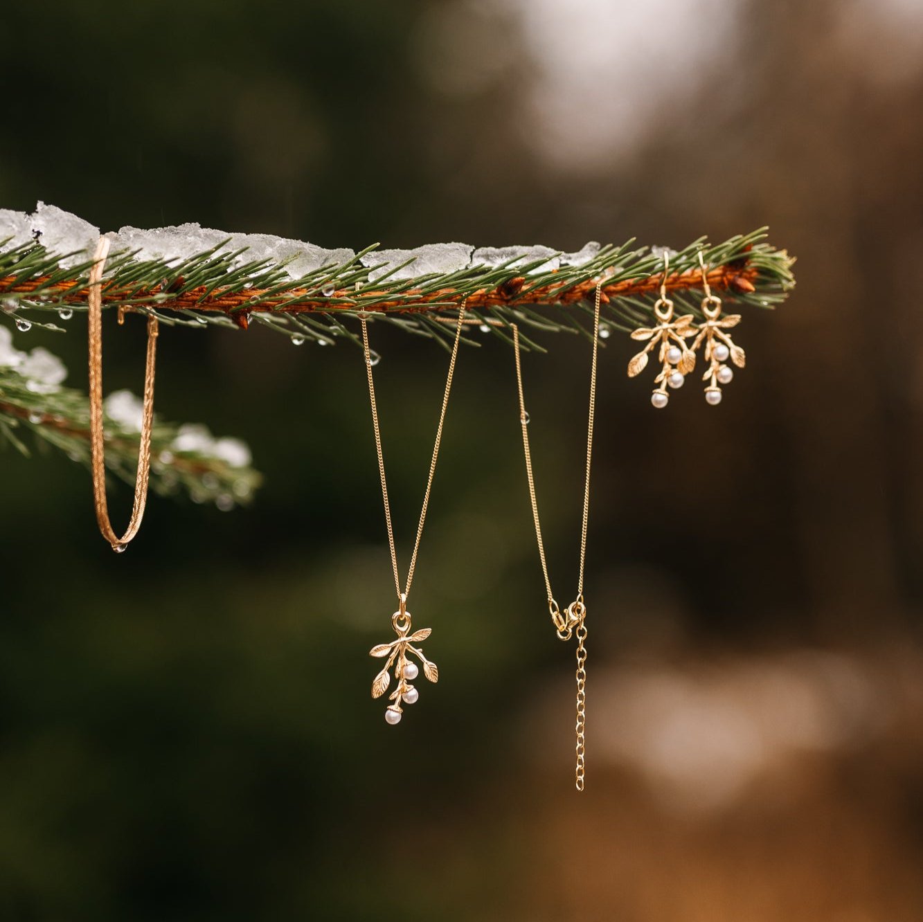 Snowberry earrings