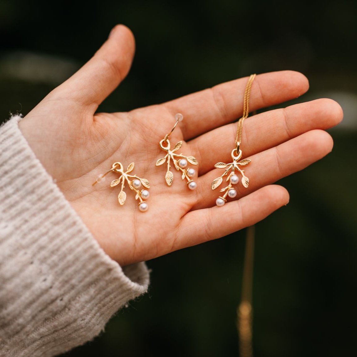Snowberry earrings