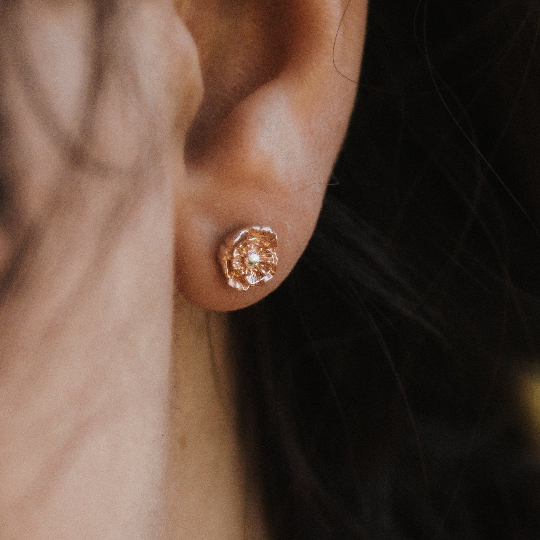 EAR STUDS POPPY