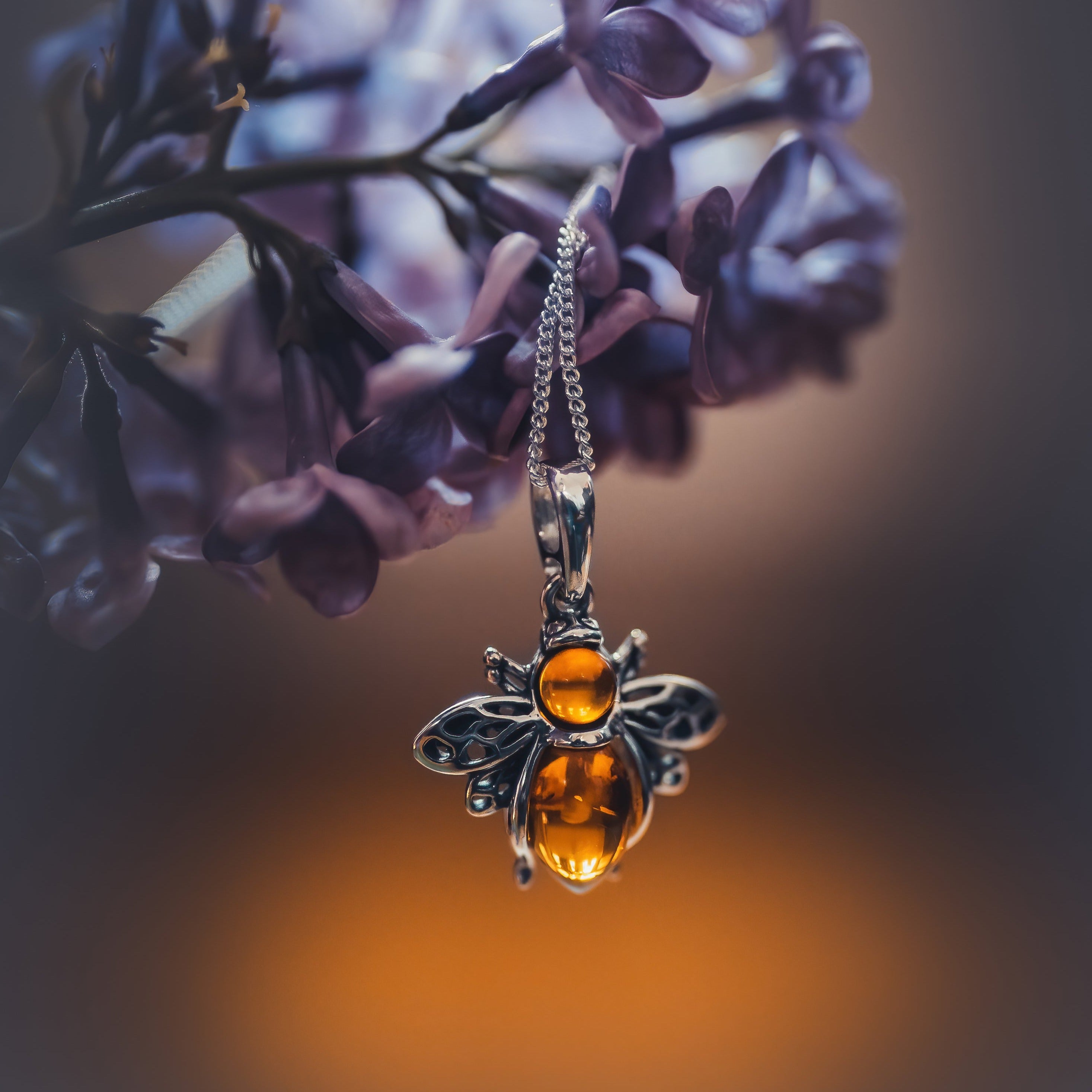 AMBER BEE II NECKLACE