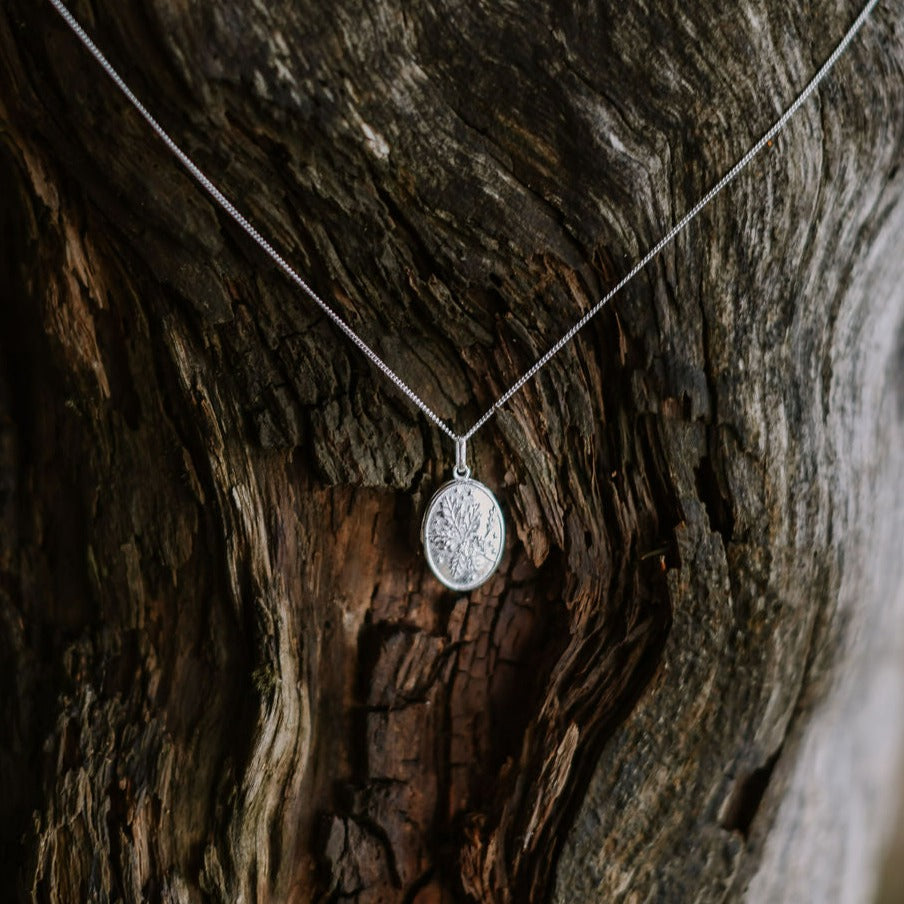 PENDANT REVERSIBLE MEDALLION PINE/ACORN II