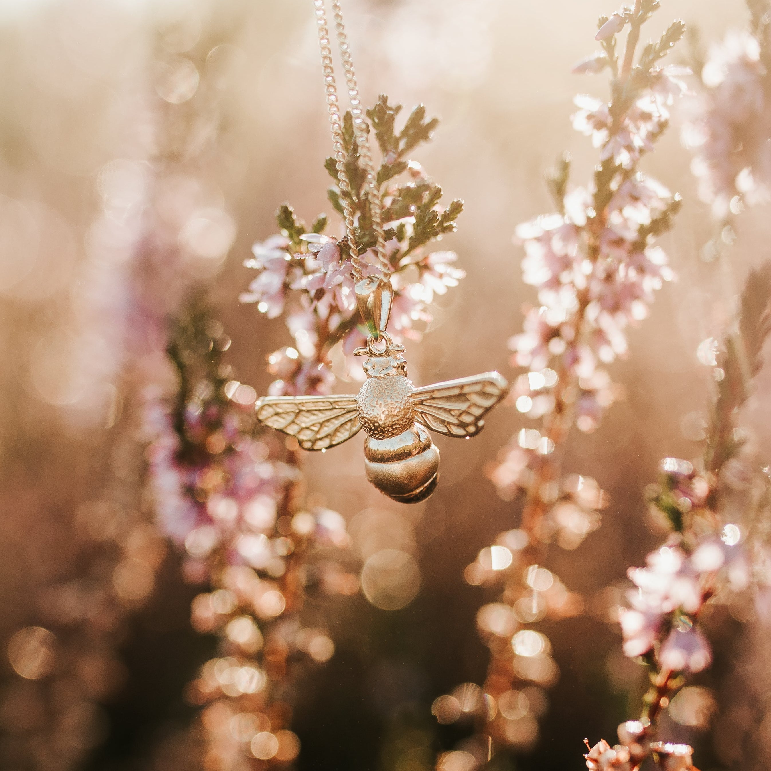 CHAIN BEE