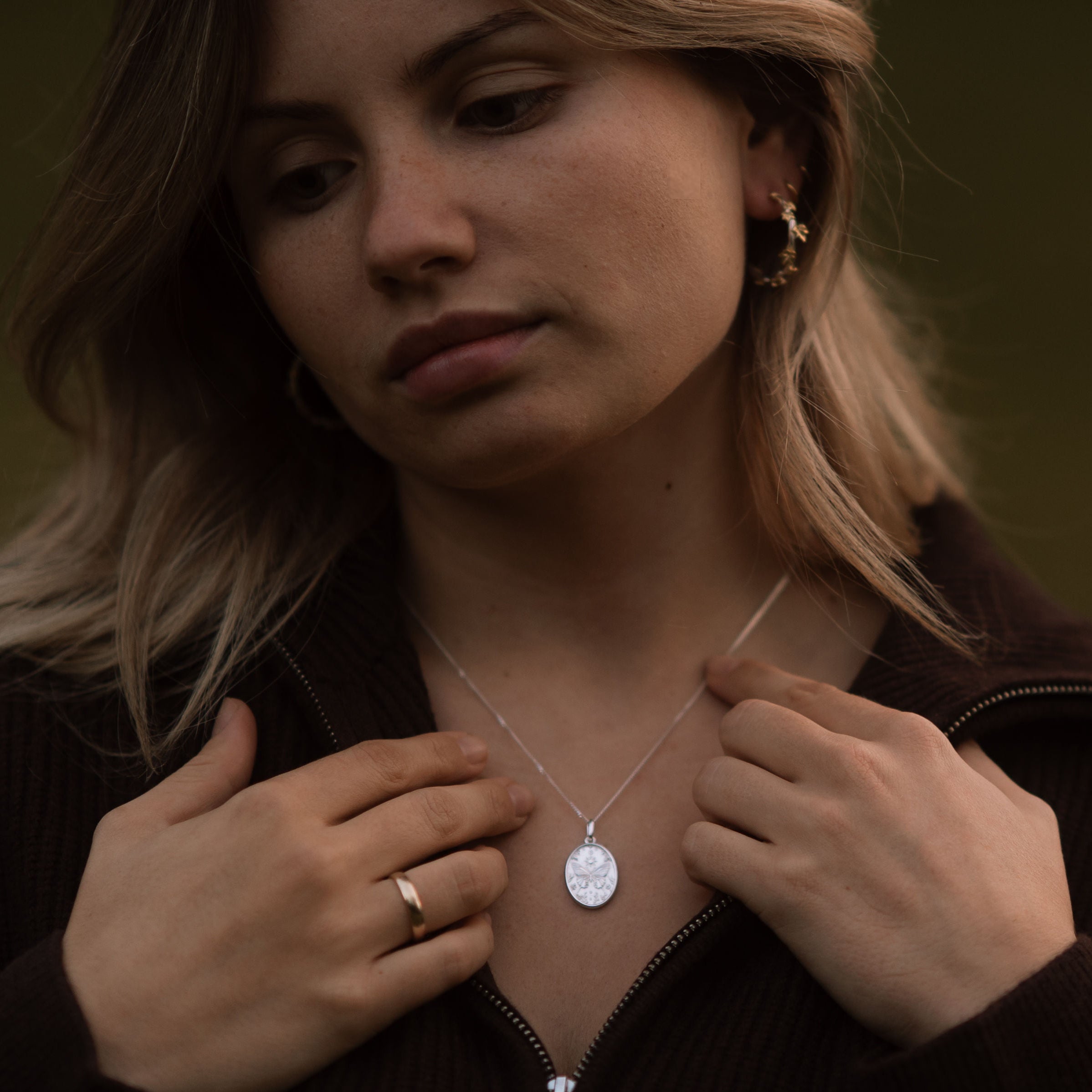 CHAIN REVERSIBLE PENDANT BUTTERFLY & MOTH II