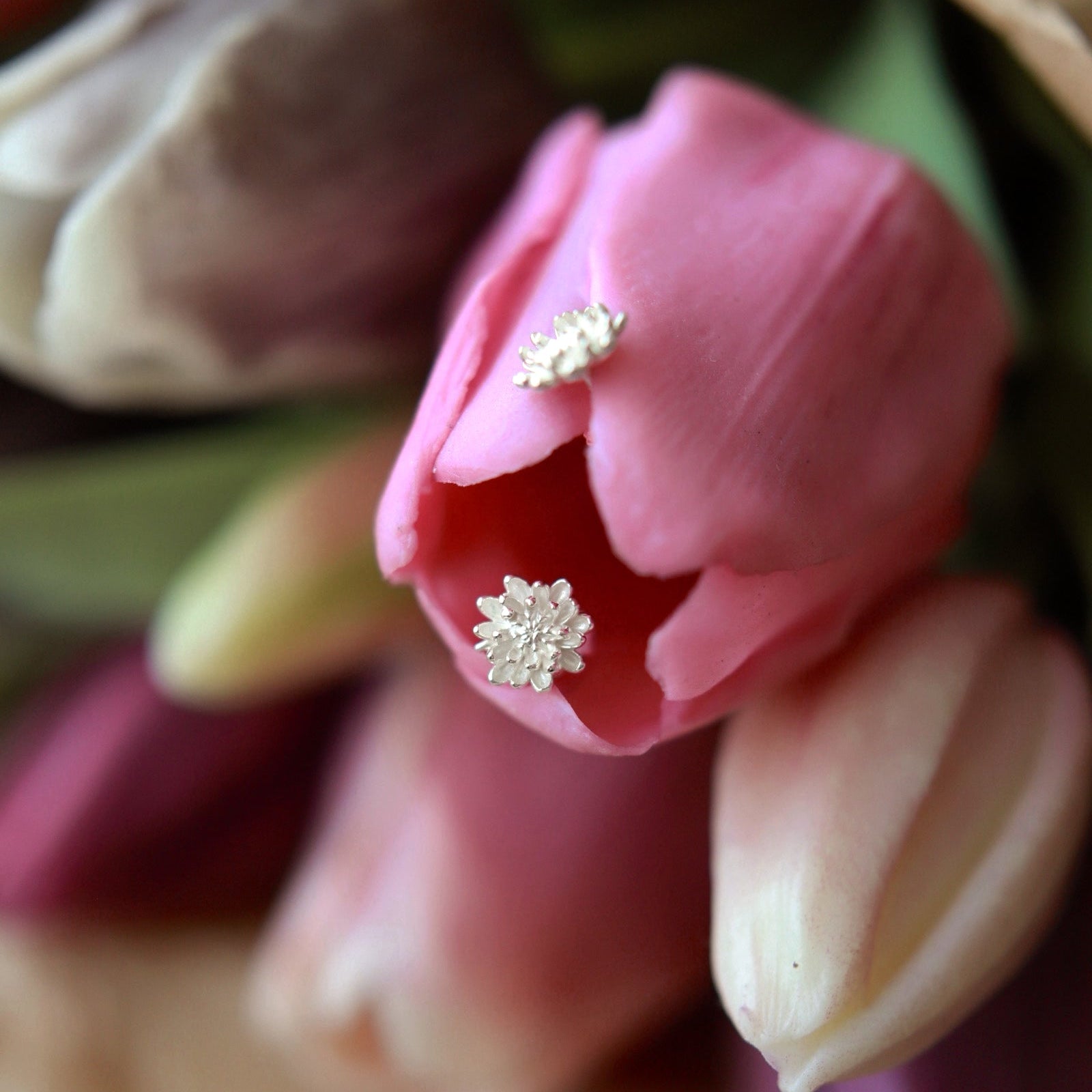 EAR STUDS CHRYSANTHEMUM