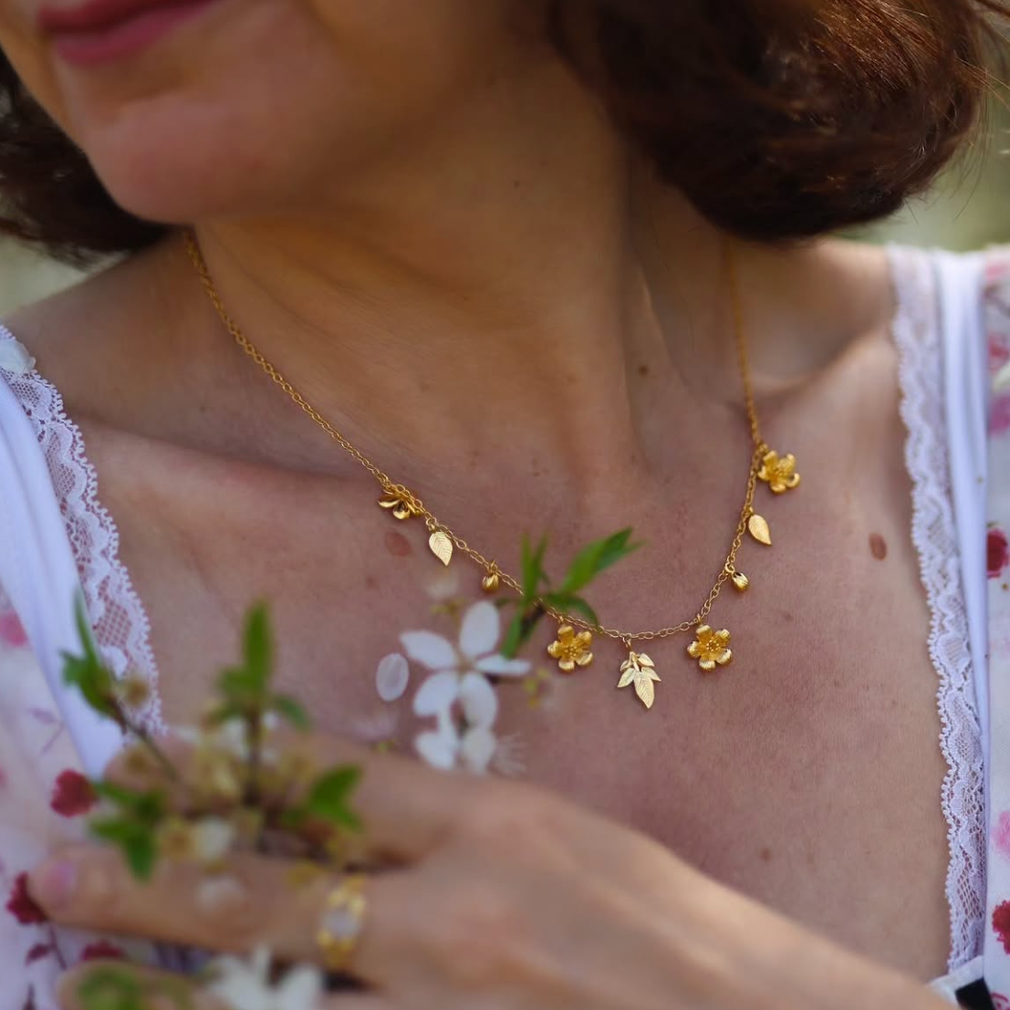 KETTE BLÜTEN & BLÄTTER