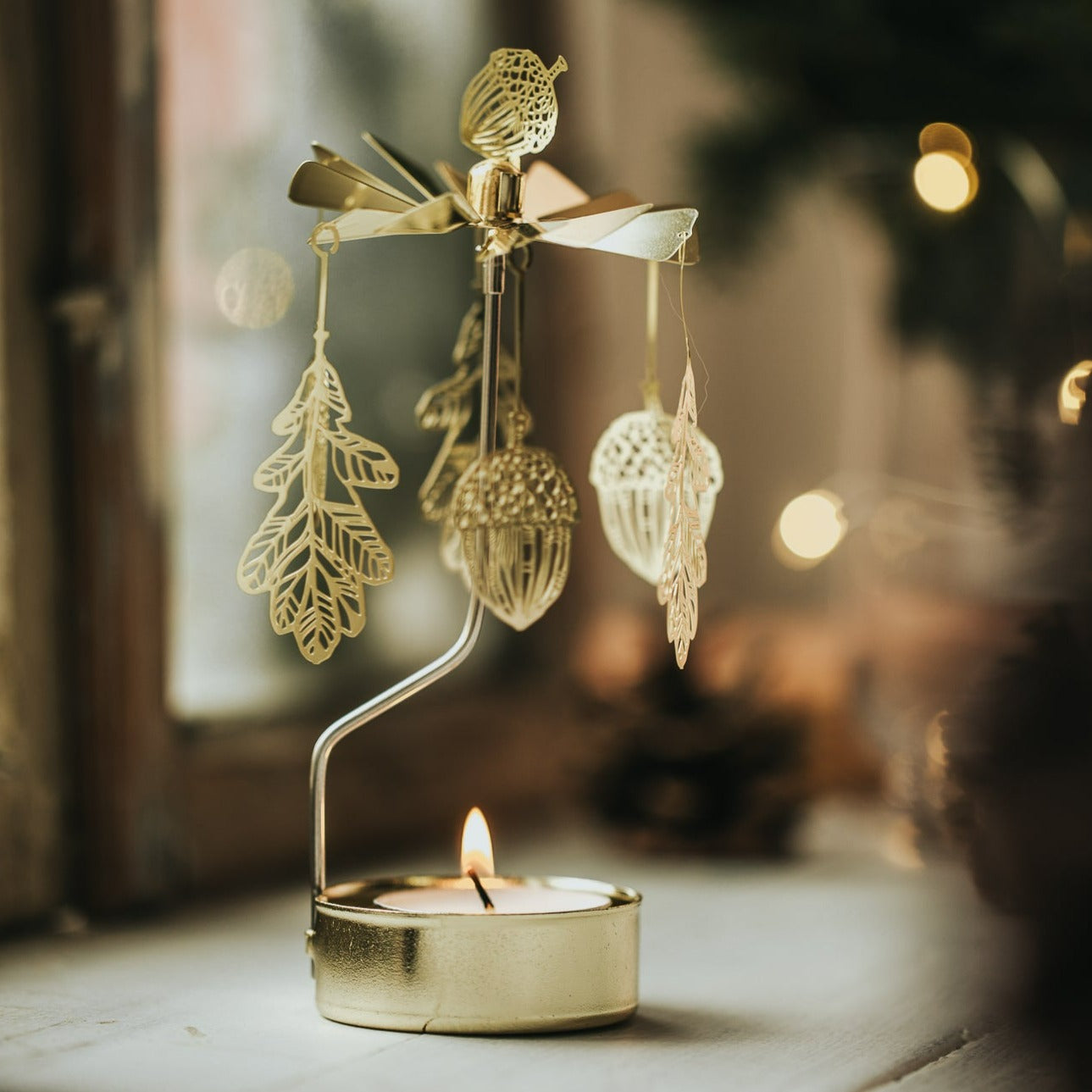 TEALIGHT CAROUSEL ACORN