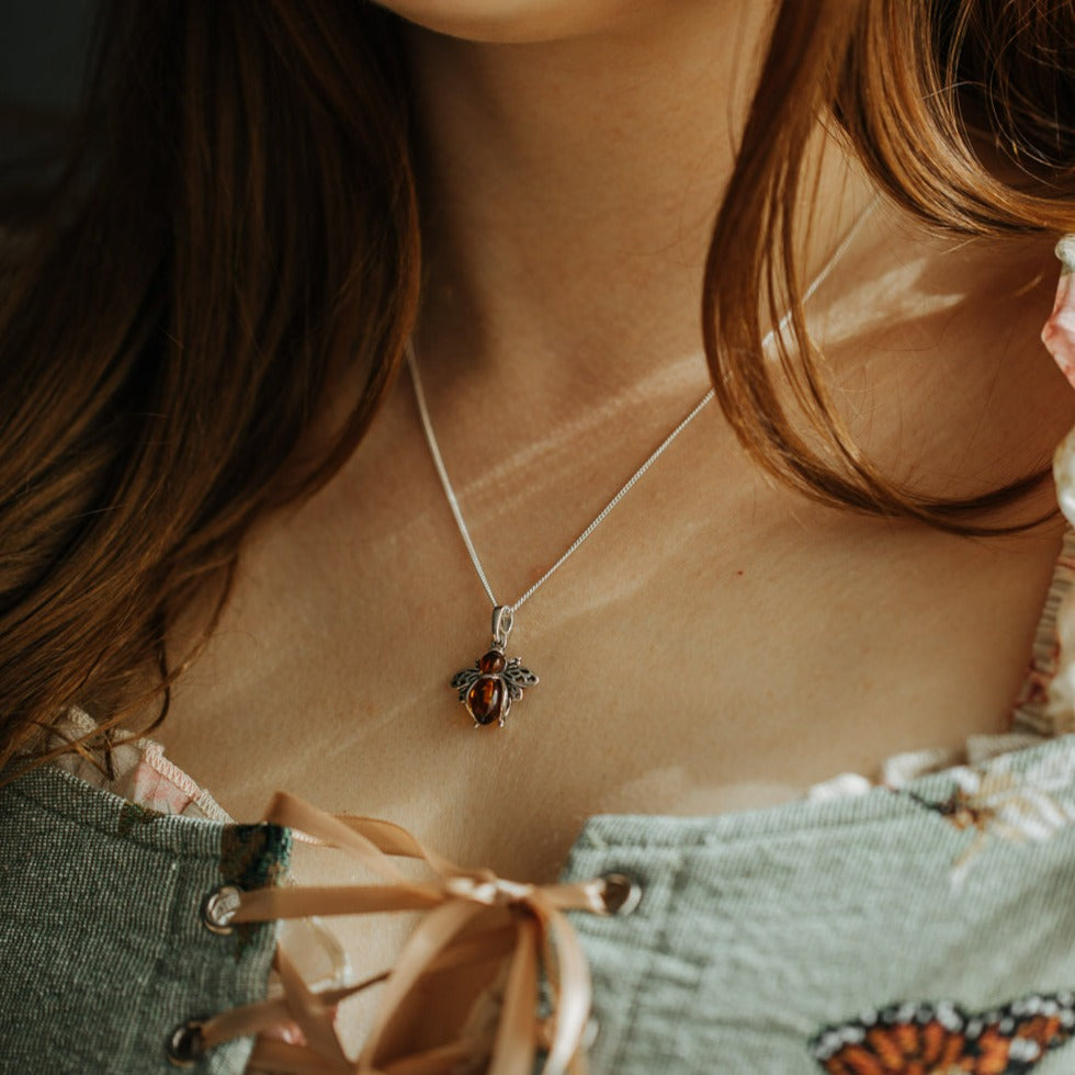 AMBER BEE II NECKLACE