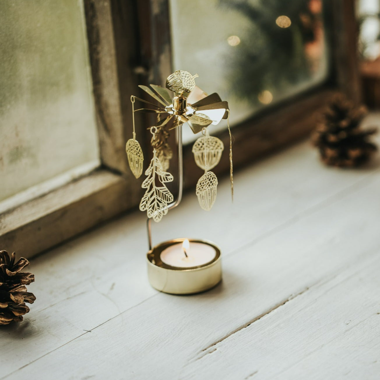 TEALIGHT CAROUSEL ACORN