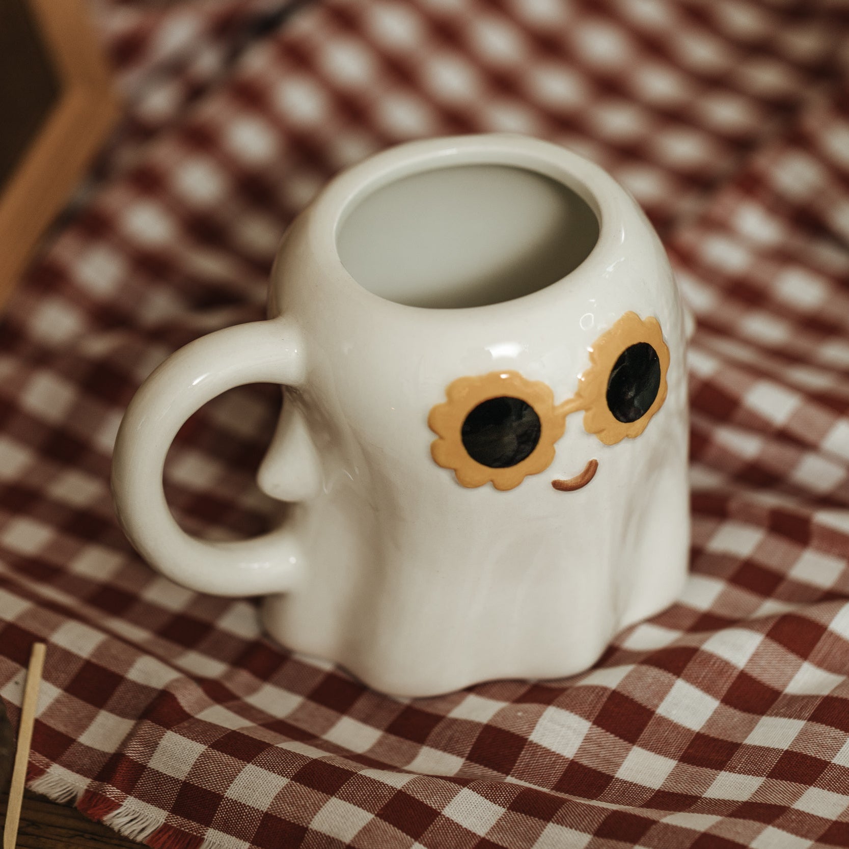 TASSE GEIST MIT SONNENBRILLE