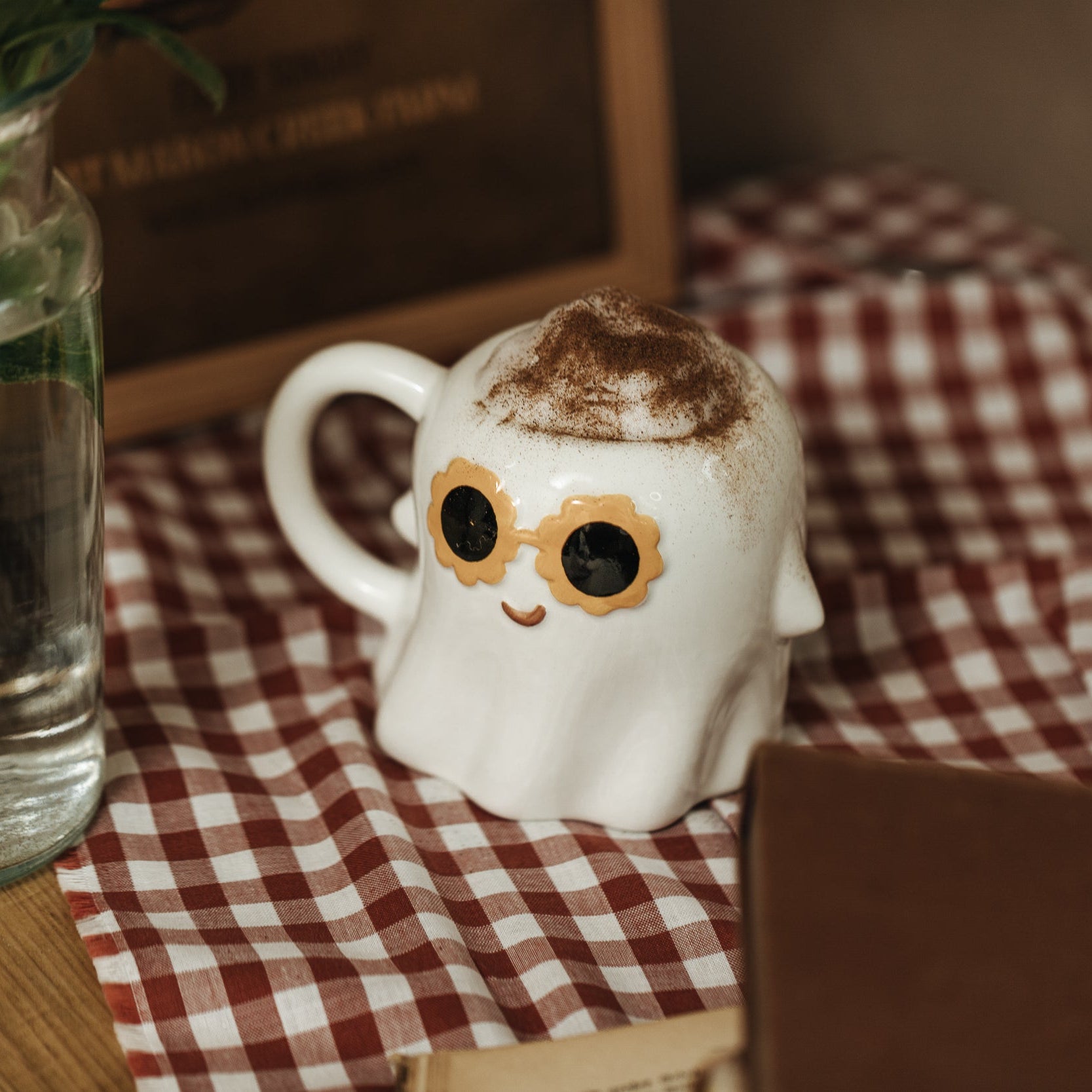 TASSE GEIST MIT SONNENBRILLE