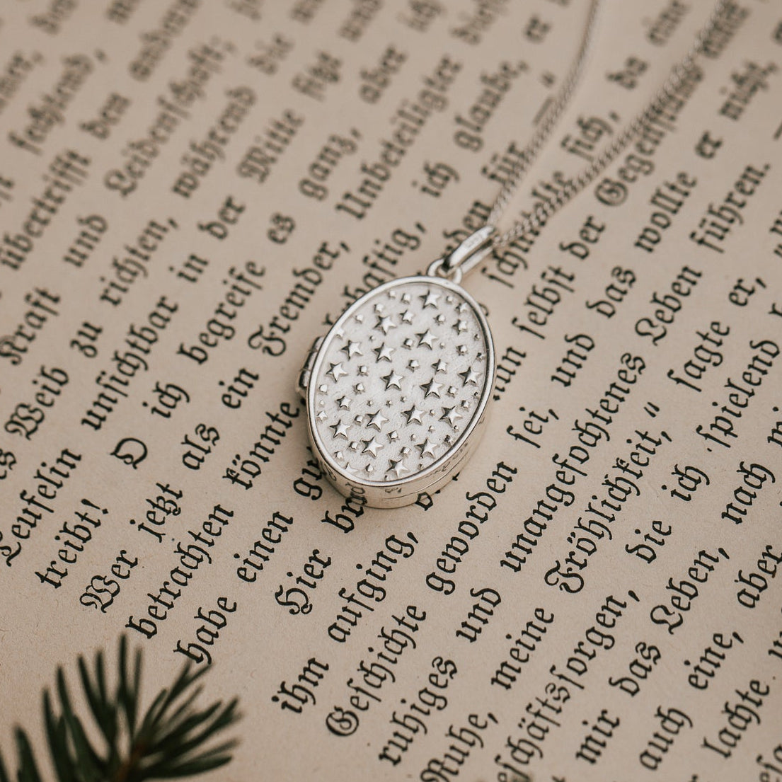 KETTE WENDE-MEDAILLON MOND & STERNENHIMMEL II