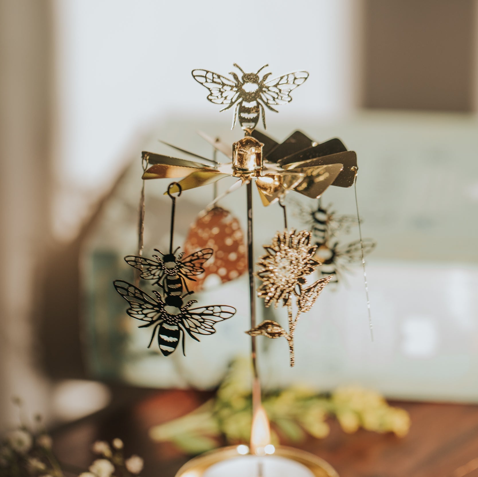 TEELICHT-KARUSSELL BIENEN