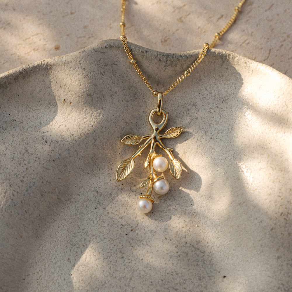 SNOWBERRY & FILIGRA NECKLACE