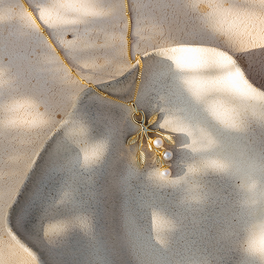 SNOWBERRY & FILIGRA NECKLACE
