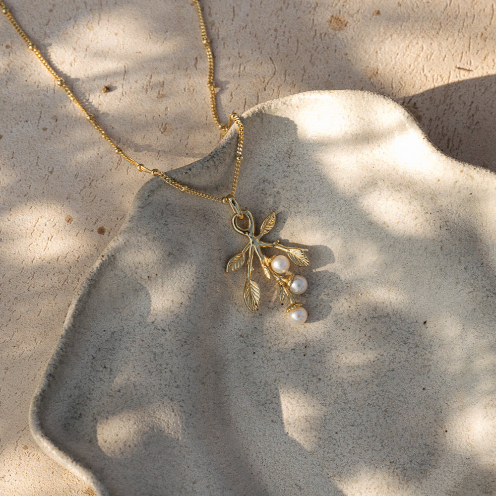 SNOWBERRY & FILIGRA NECKLACE