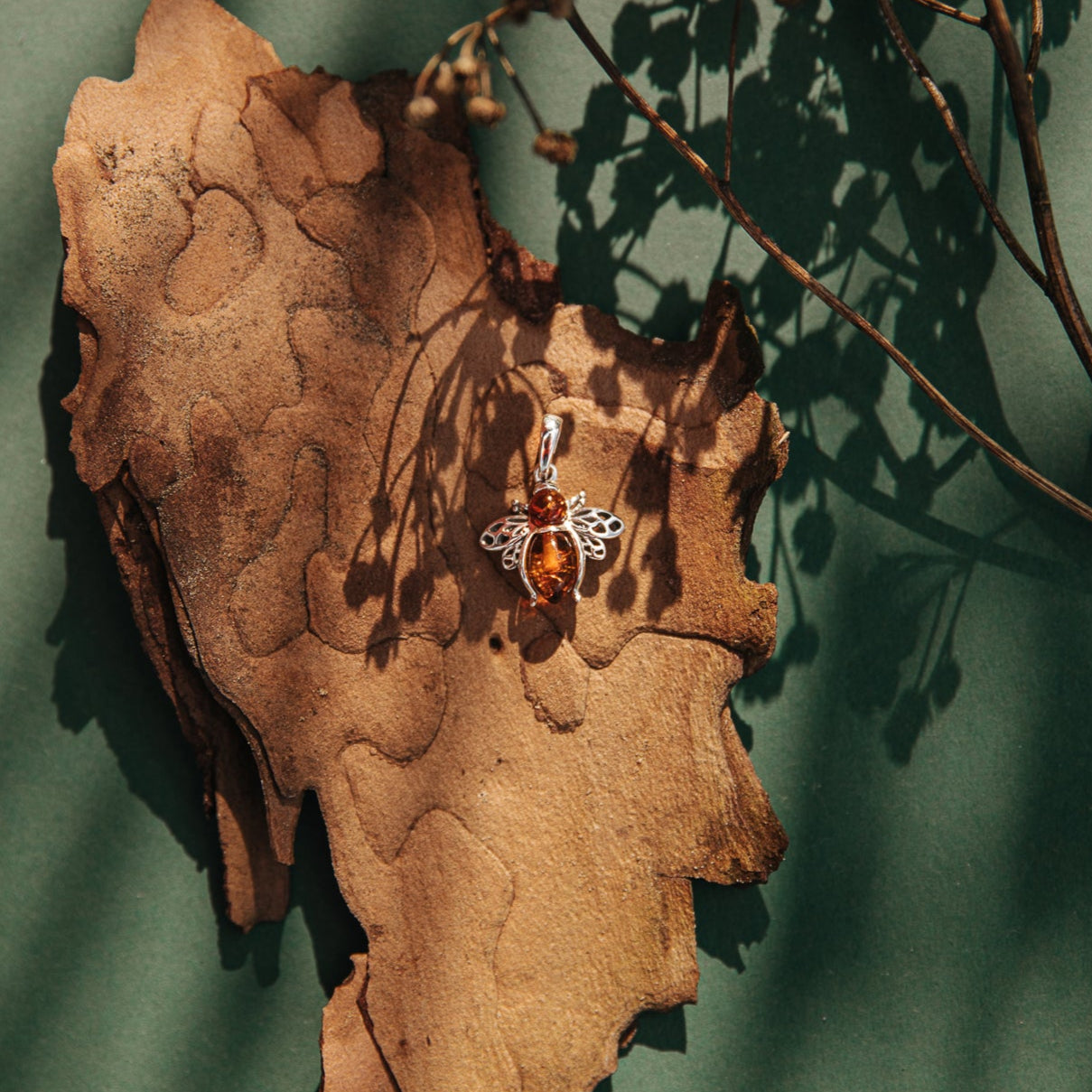 AMBER BEE II NECKLACE