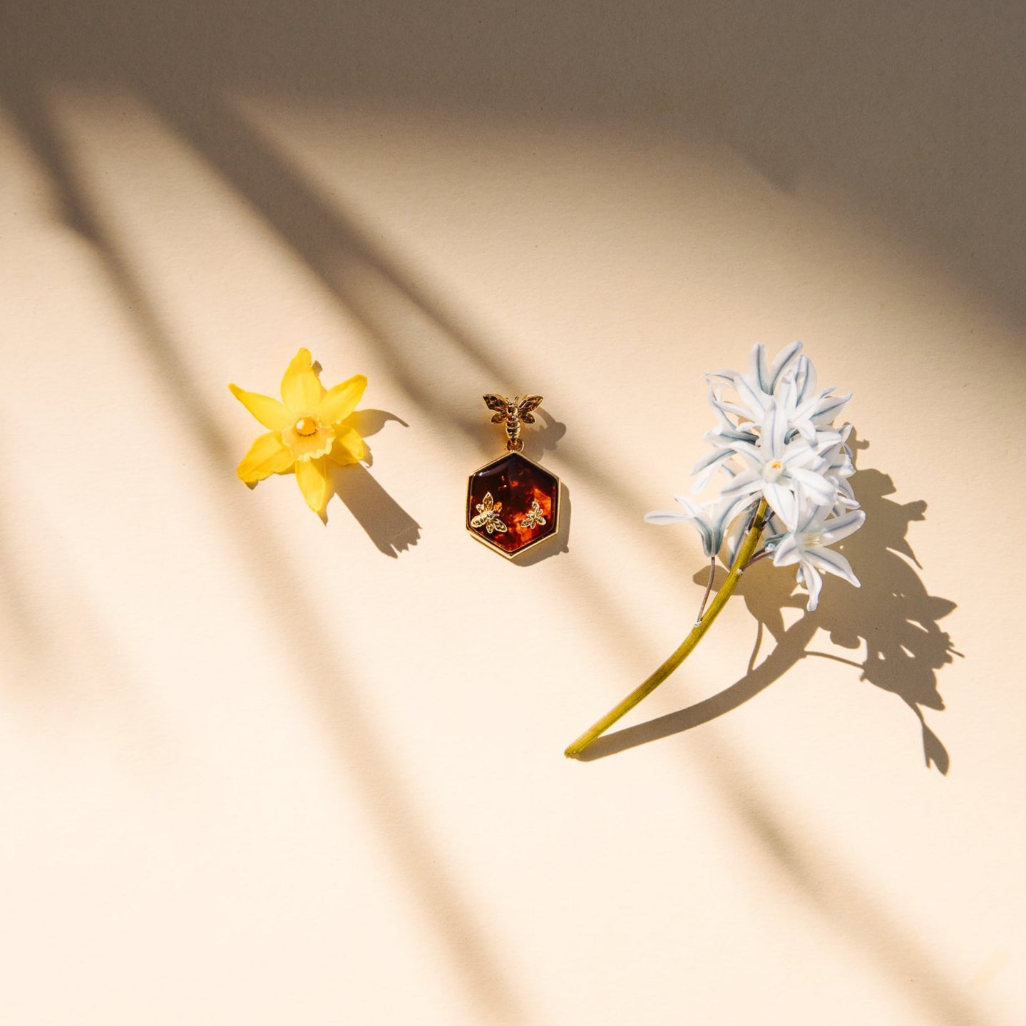 AMBER HONEYCOMB NECKLACE