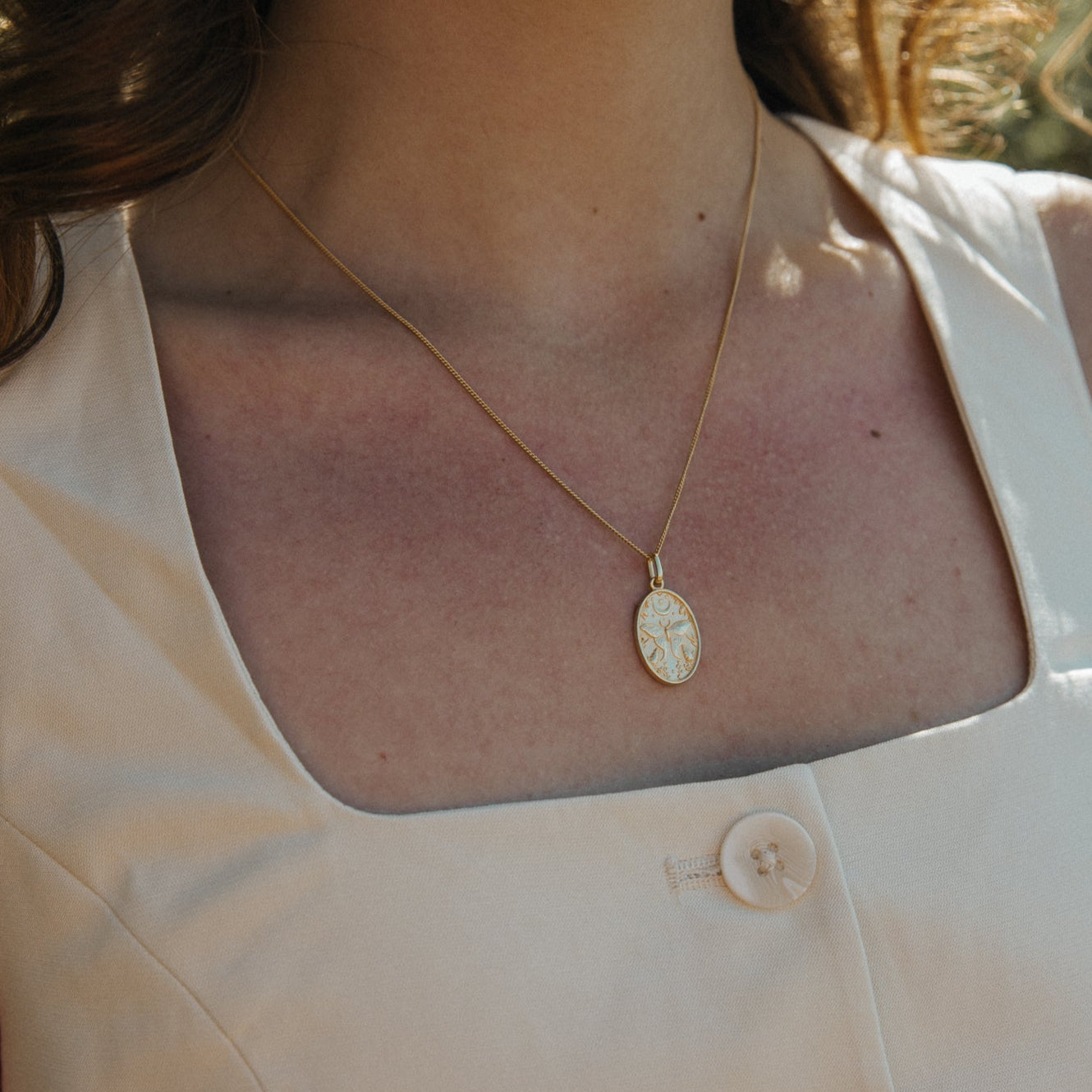 CHAIN REVERSIBLE PENDANT BUTTERFLY & MOTH