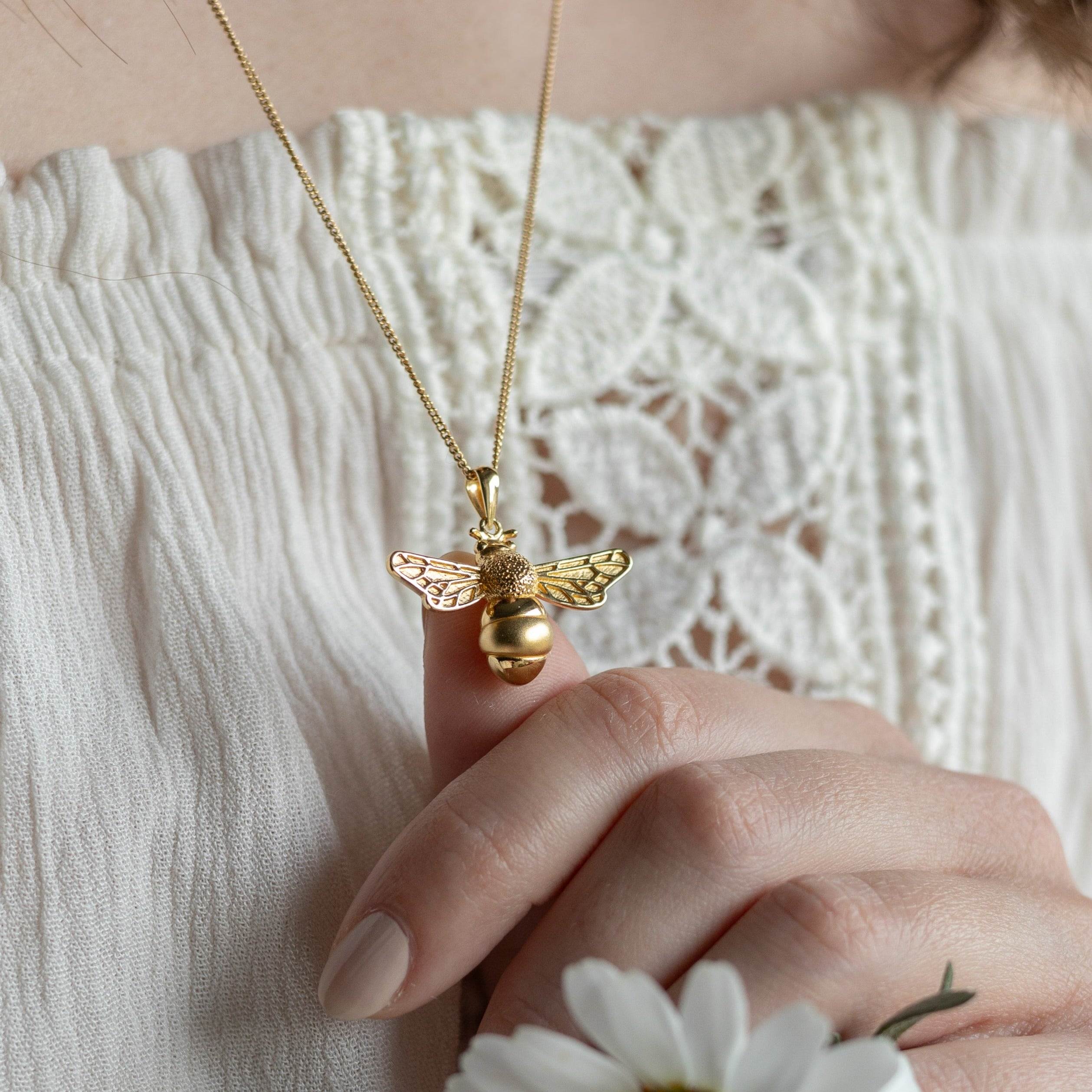 CHAIN BEE