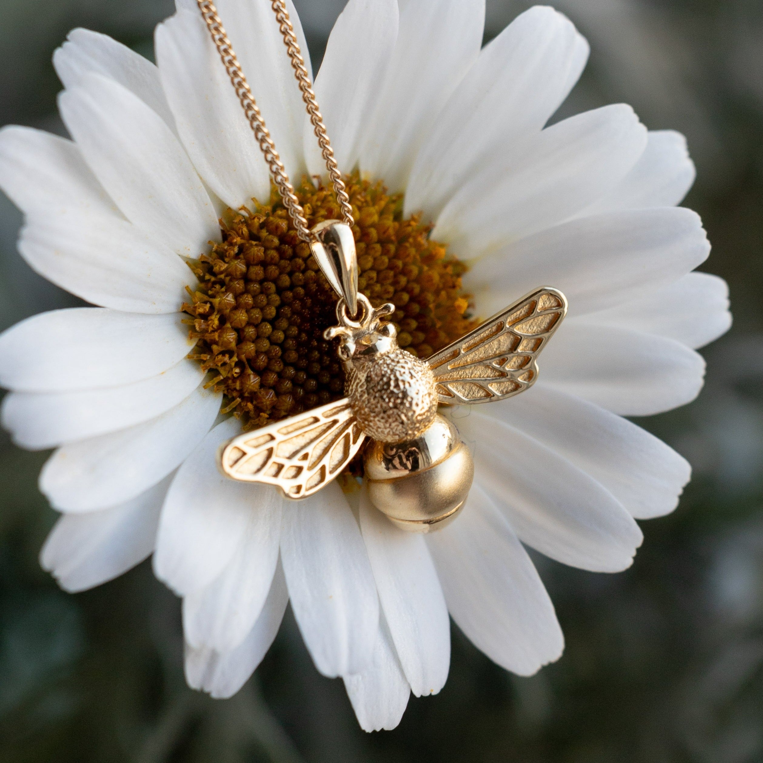 CHAIN BEE