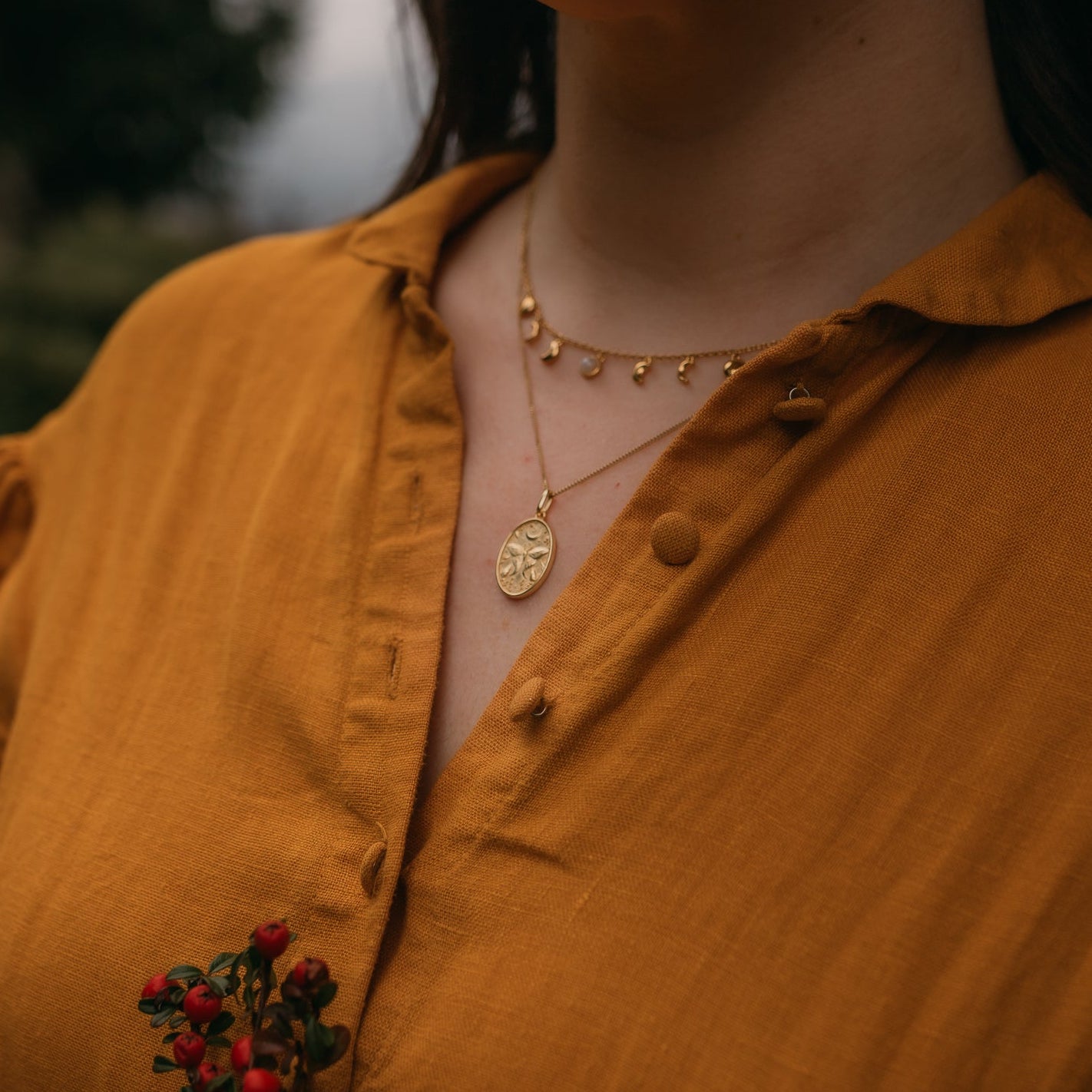 CHAIN REVERSIBLE PENDANT BUTTERFLY & MOTH