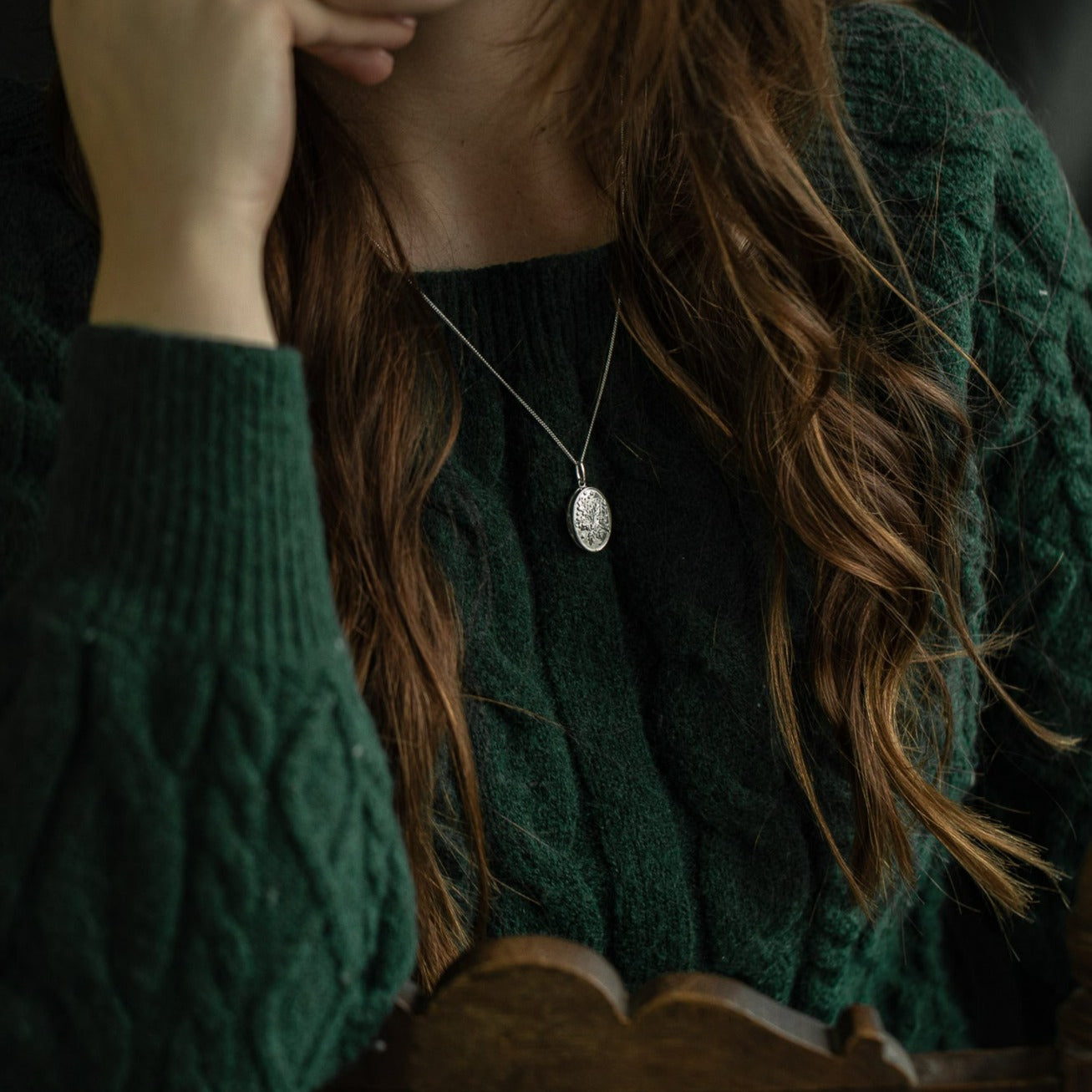 PENDANT REVERSIBLE MEDALLION PINE/ACORN II