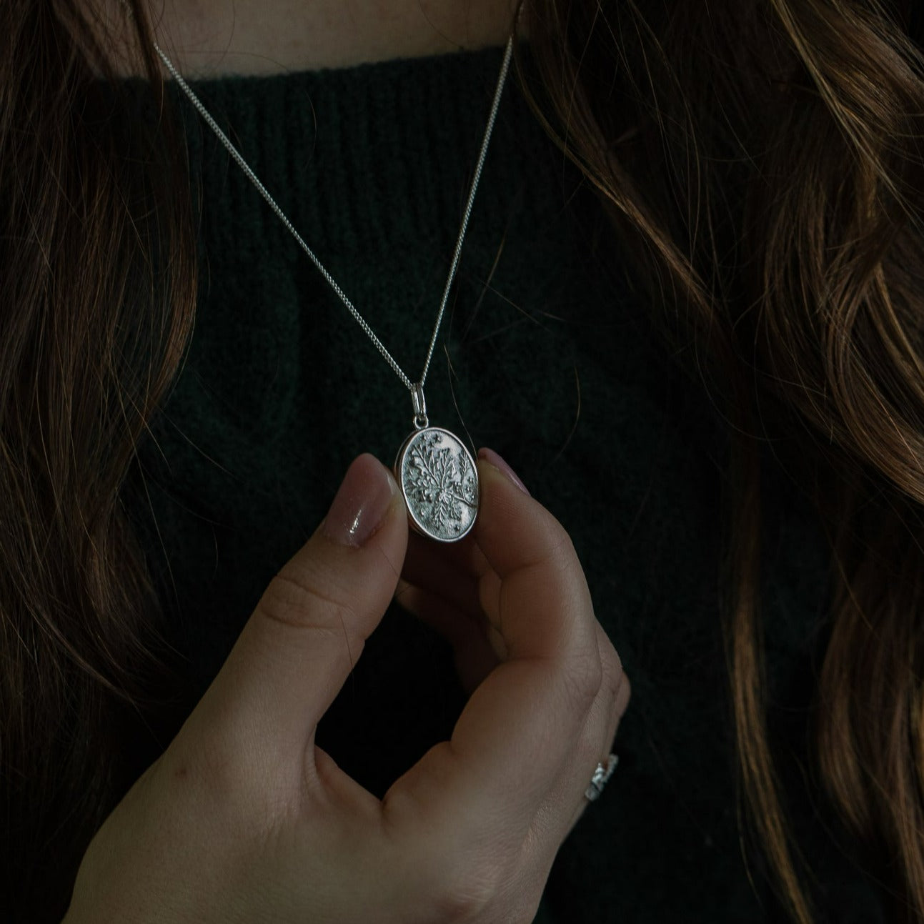 CHAIN REVERSIBLE MEDALLION PINE/ACORN II
