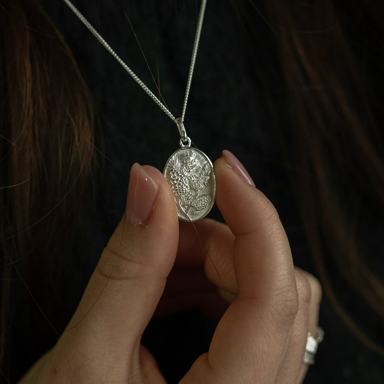 PENDANT REVERSIBLE MEDALLION PINE/ACORN II