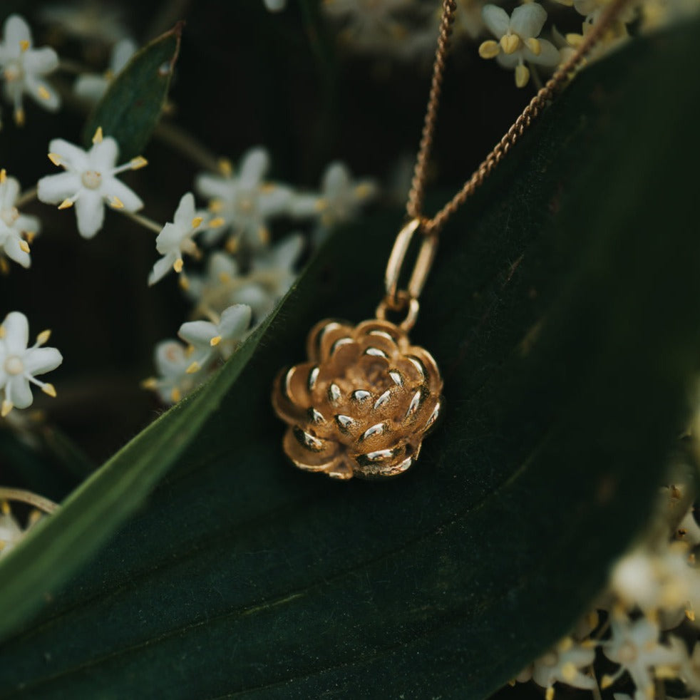 PEONY NECKLACE