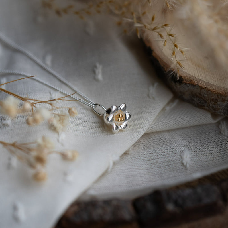 Daisy lily on sale jewellery