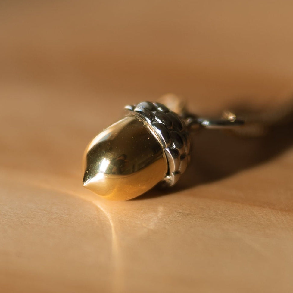 CHAIN ACORN WITH LEAF