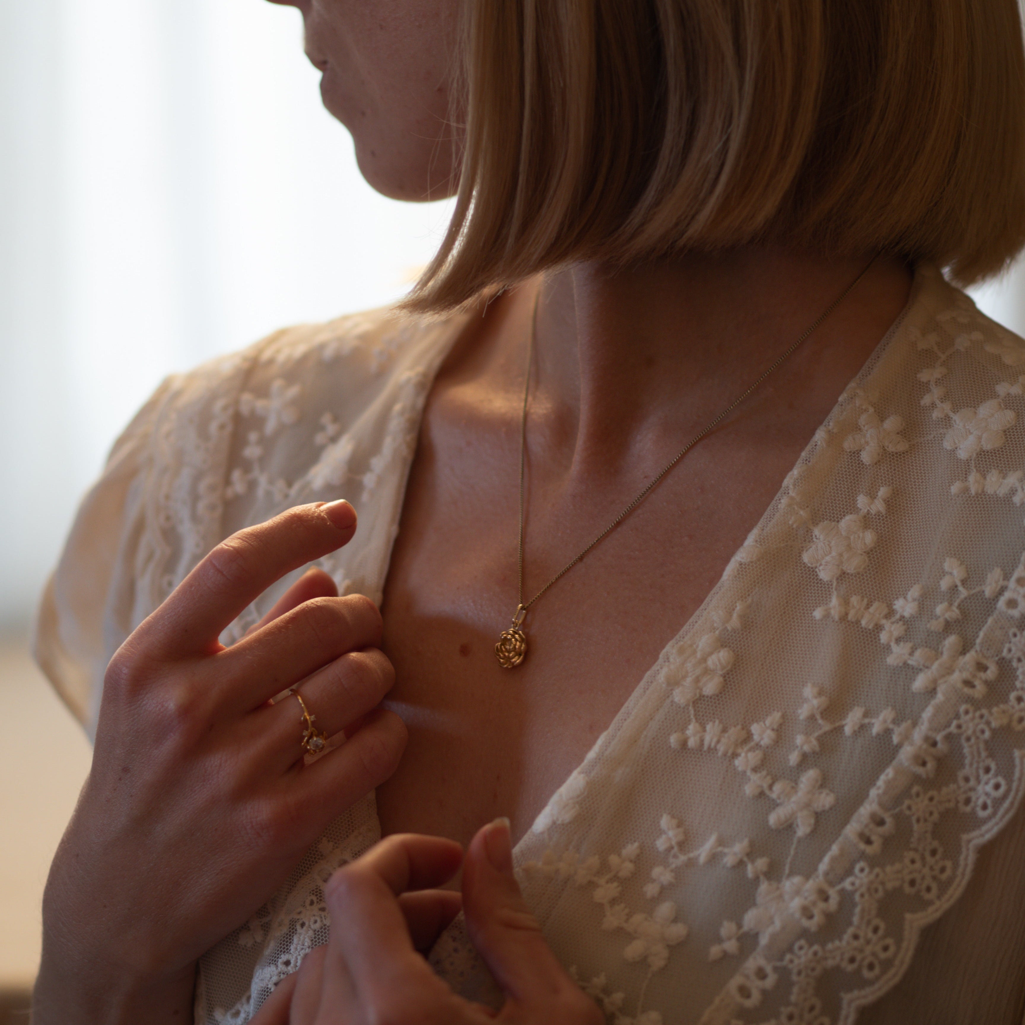 PEONY NECKLACE