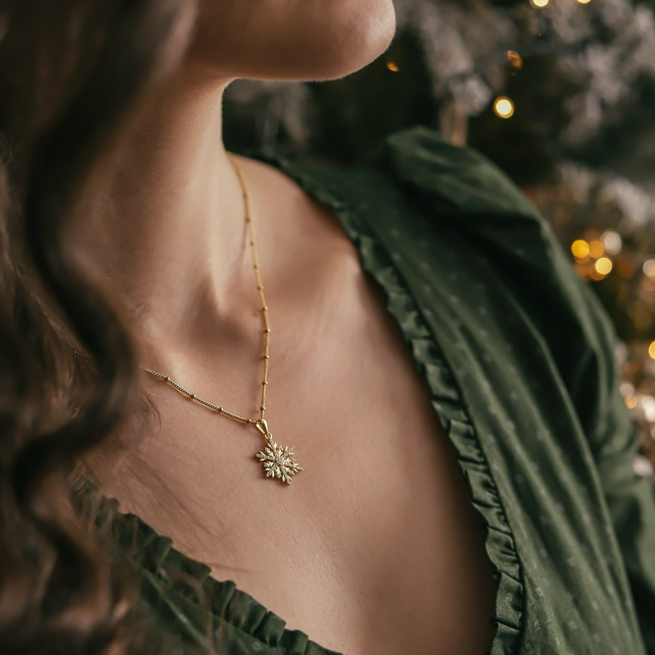 SNOWFLAKE PENDANT