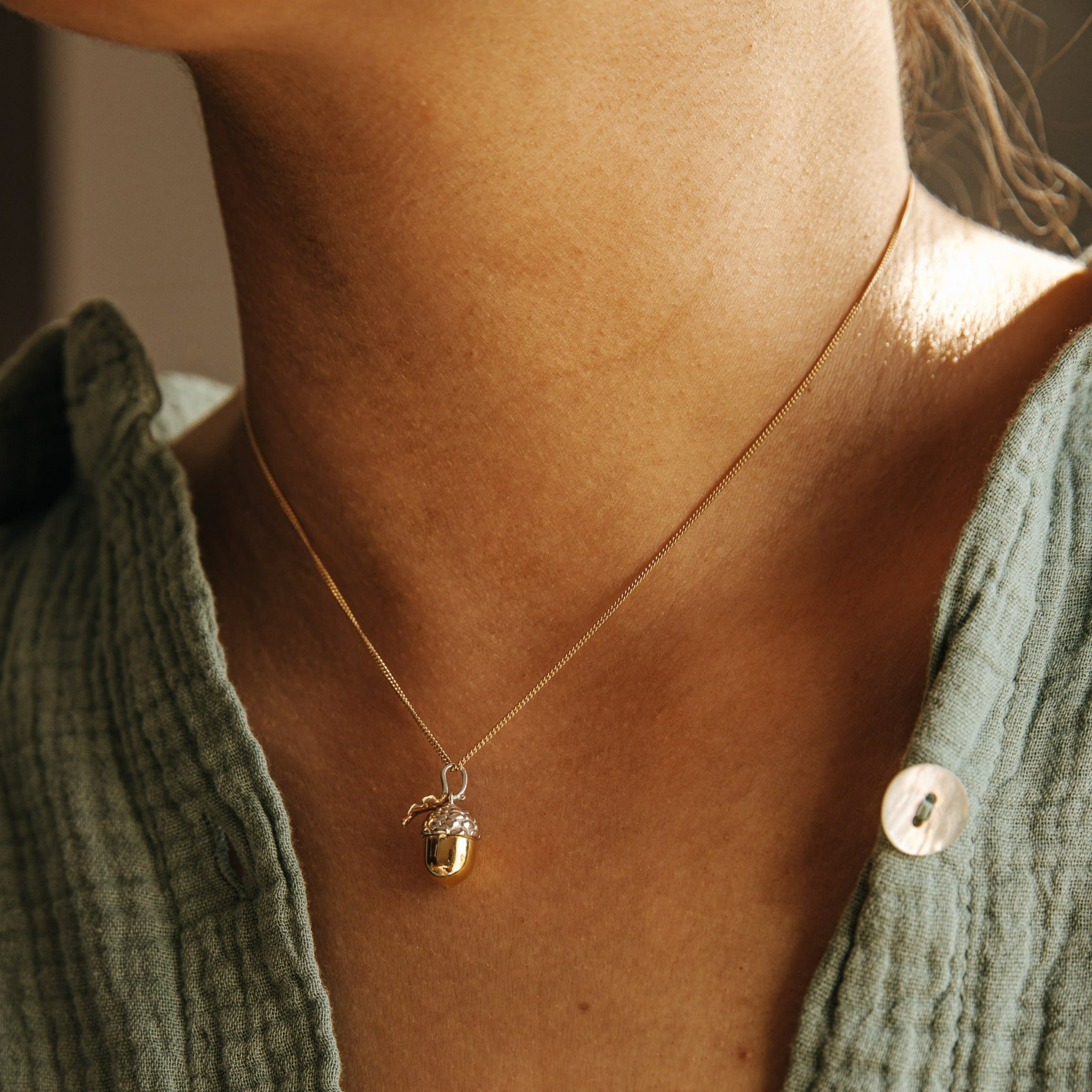 CHAIN ACORN WITH LEAF