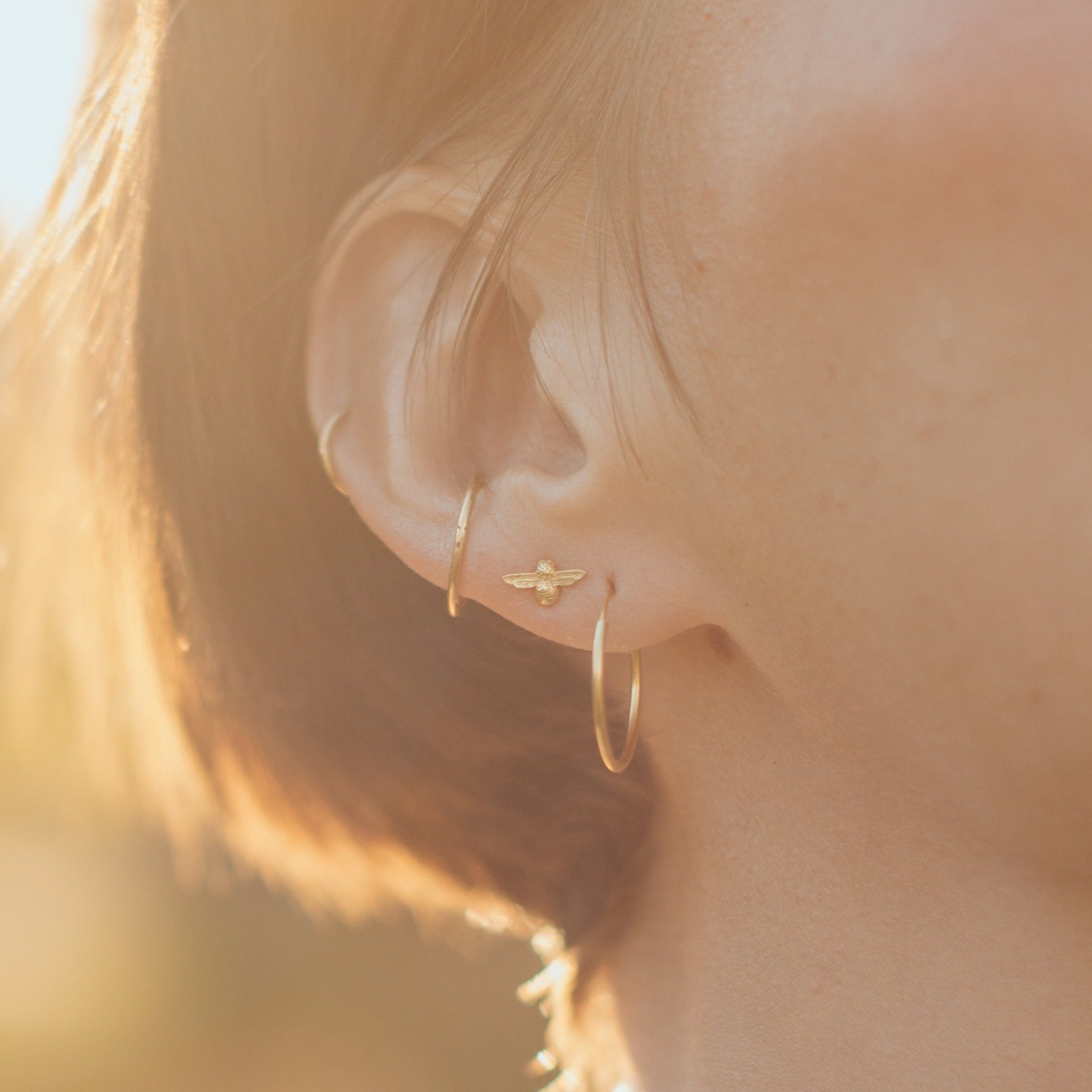 EAR STUDS BEE