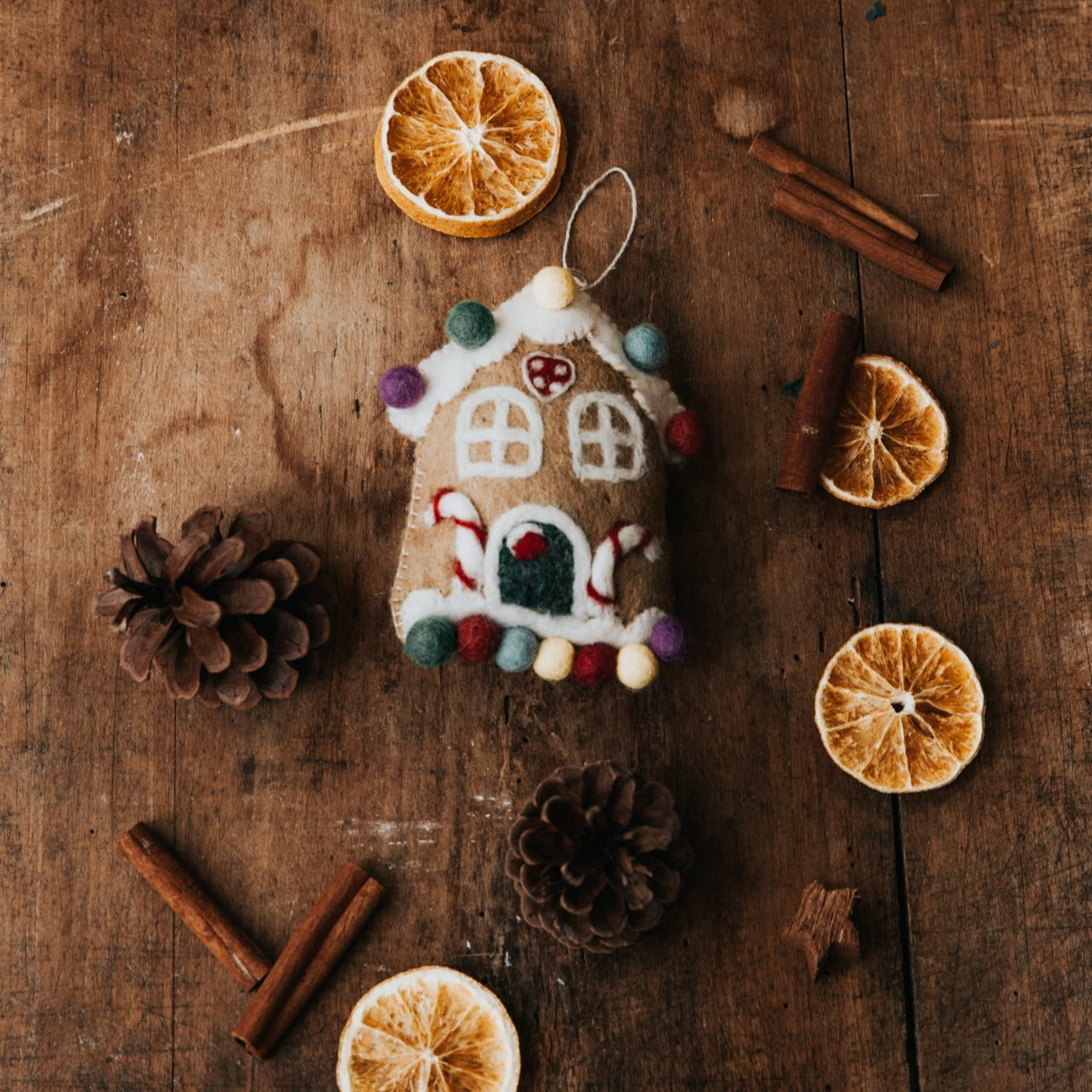 FELT PENDANT GINGERBREAD HOUSE