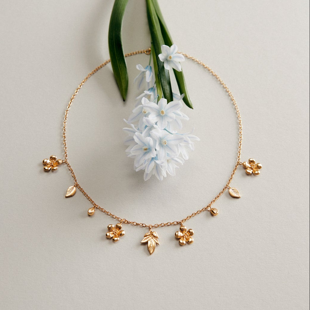 KETTE BLÜTEN & BLÄTTER