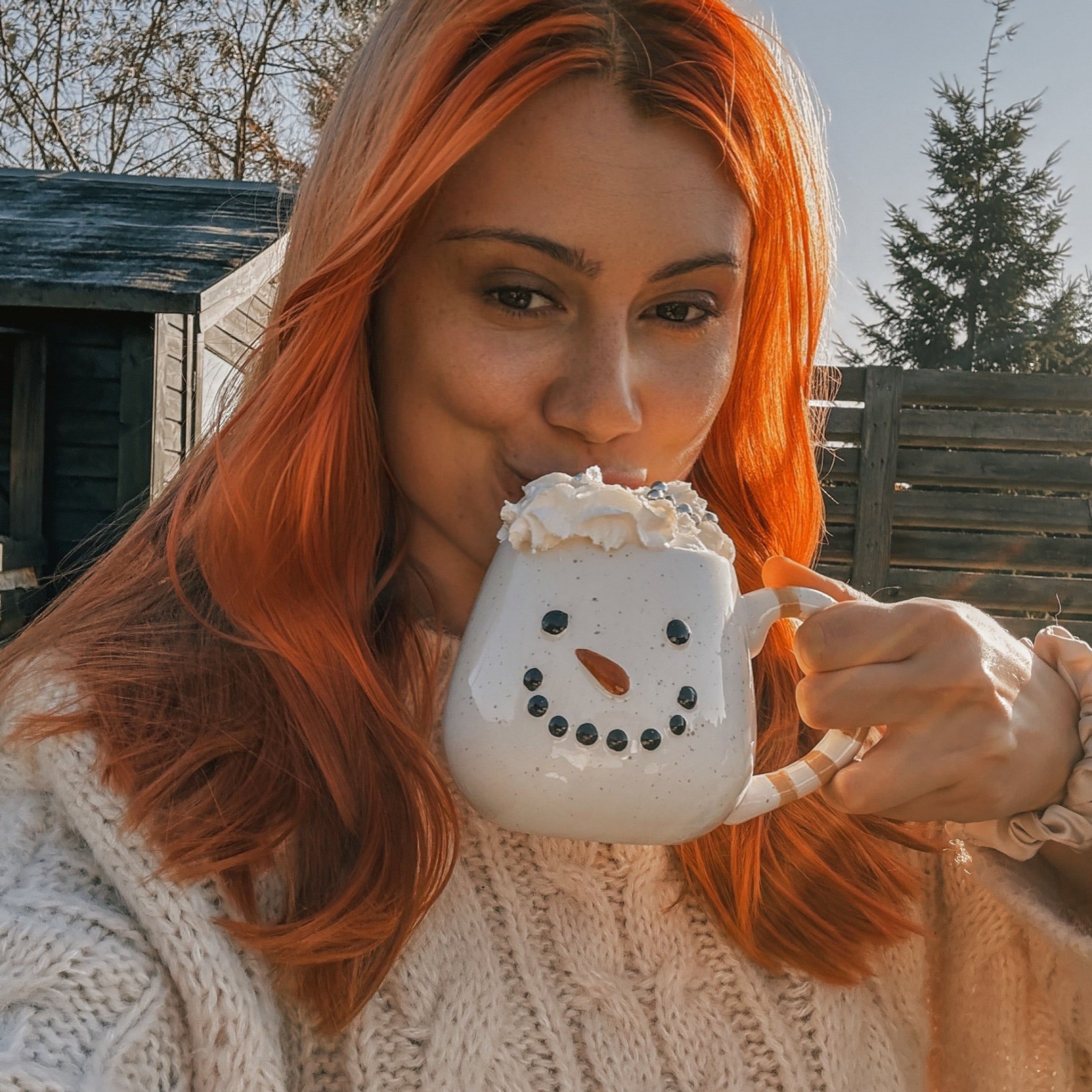 TASSE SCHNEEMANN MIT SOCKEN