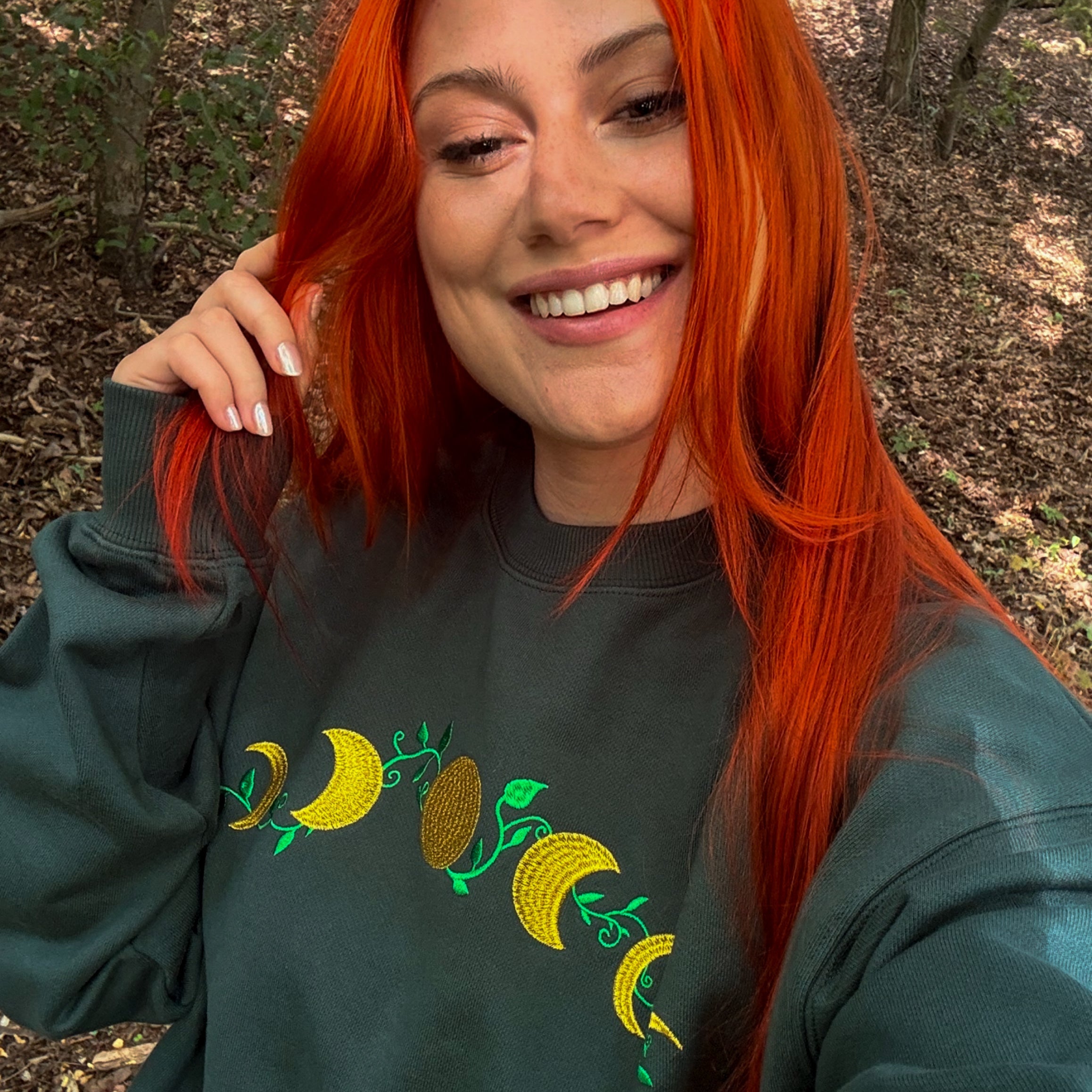 PRE-ORDER PULLOVER MONDPHASE DUNKELGRÜN