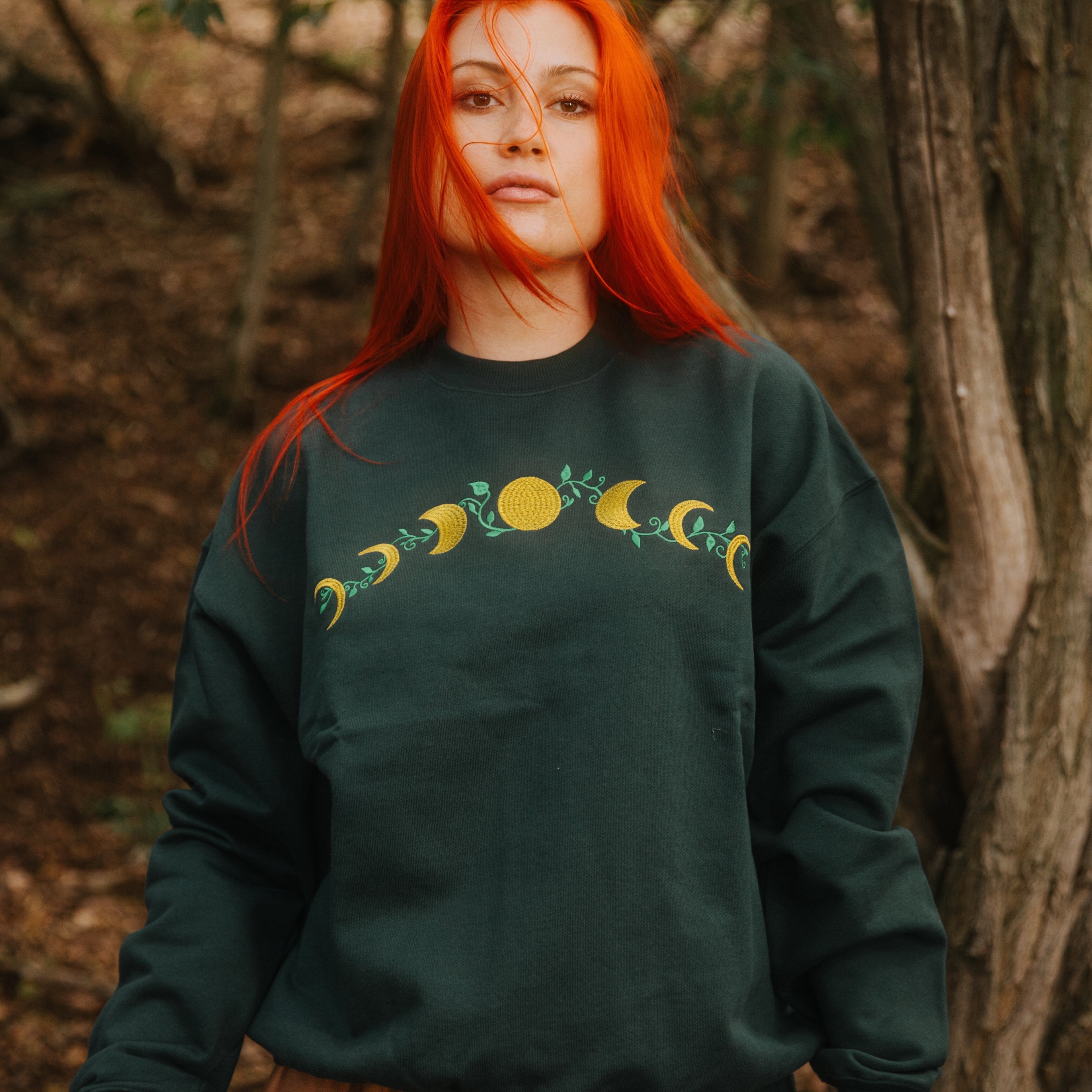 PRE-ORDER PULLOVER MONDPHASE DUNKELGRÜN