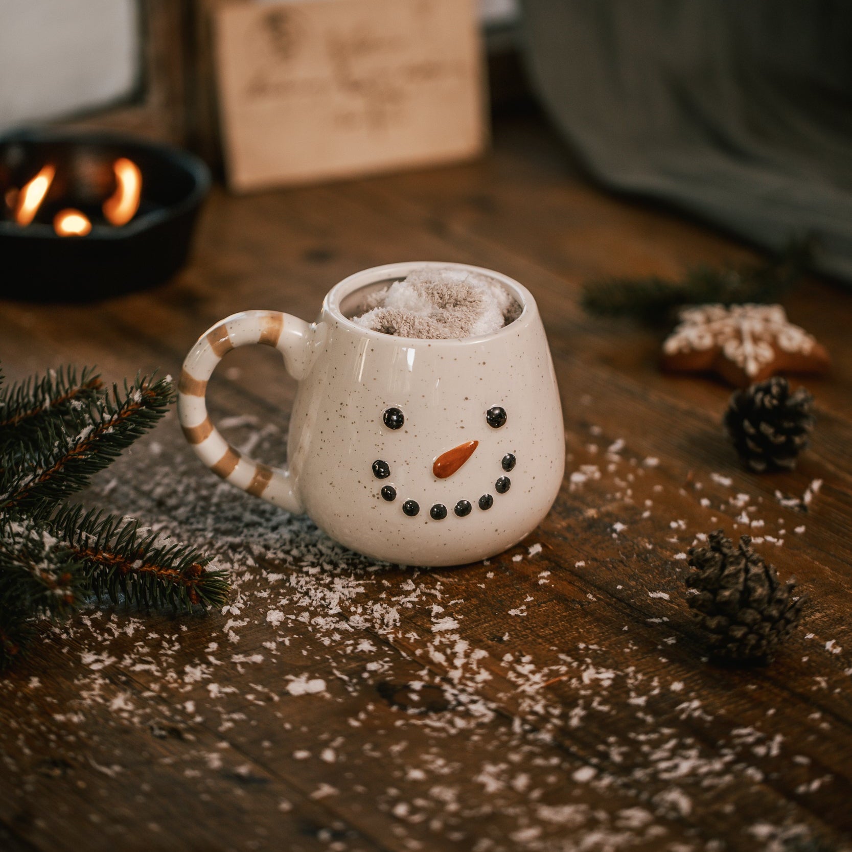 TASSE SCHNEEMANN MIT SOCKEN