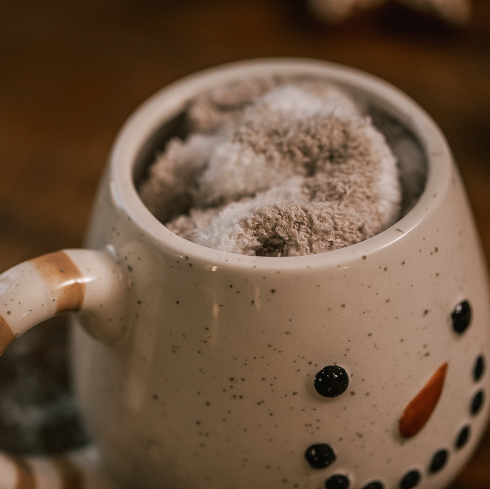 TASSE SCHNEEMANN MIT SOCKEN