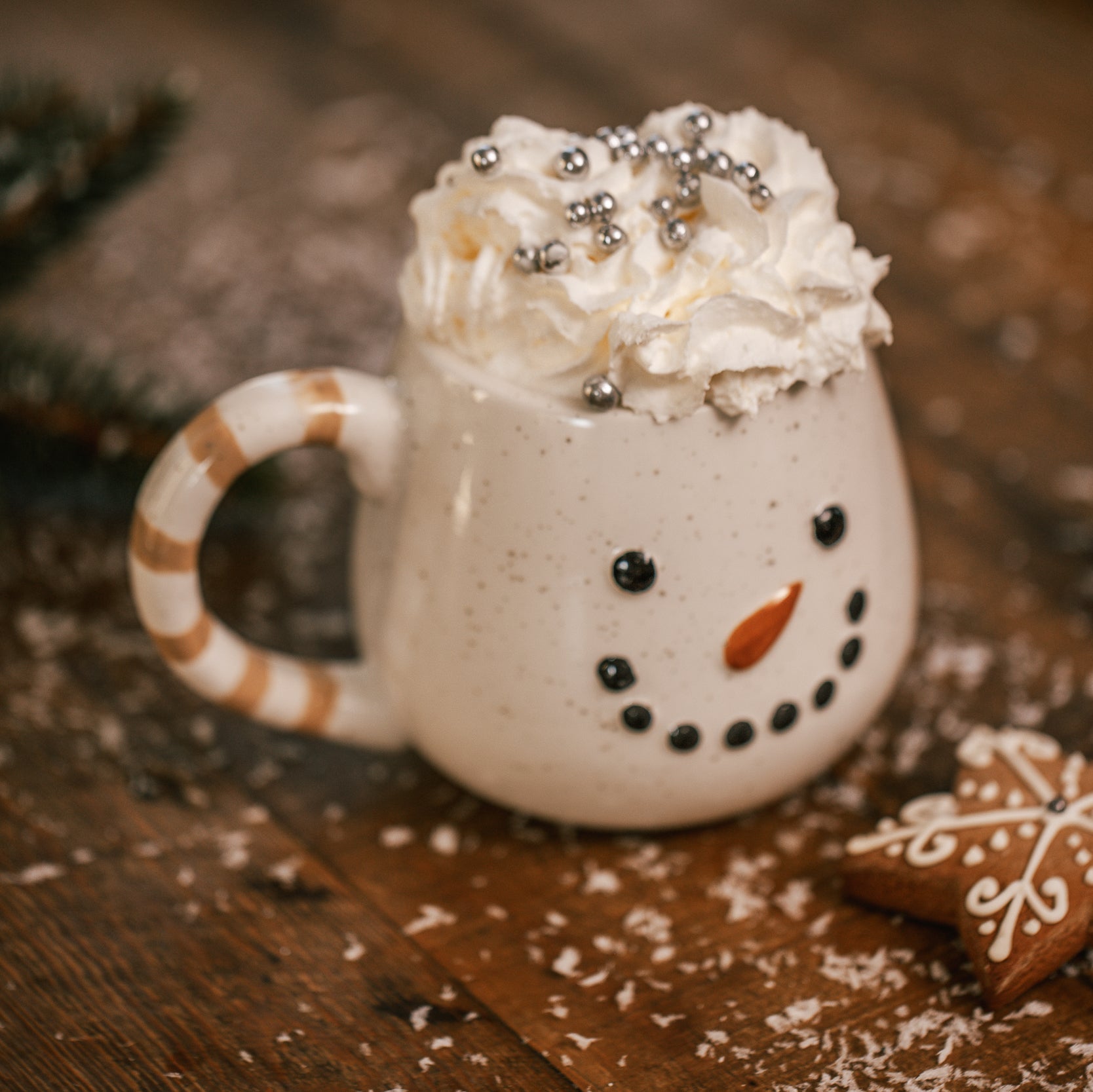 TASSE SCHNEEMANN MIT SOCKEN