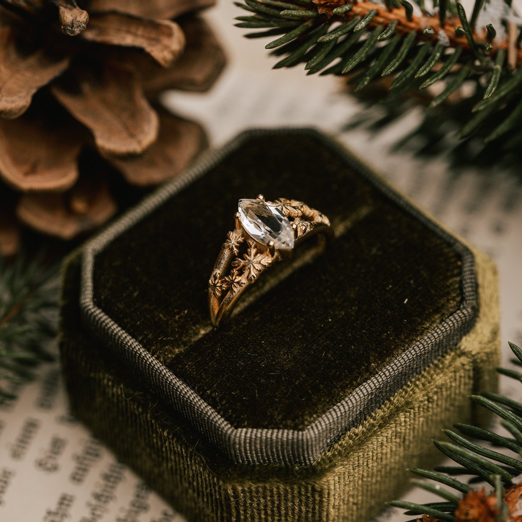 RING SCHNEEFLOCKEN & BERGKRISTALL