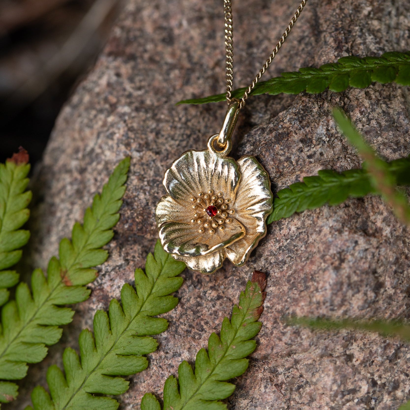 KETTE MOHNBLUME & GRANAT