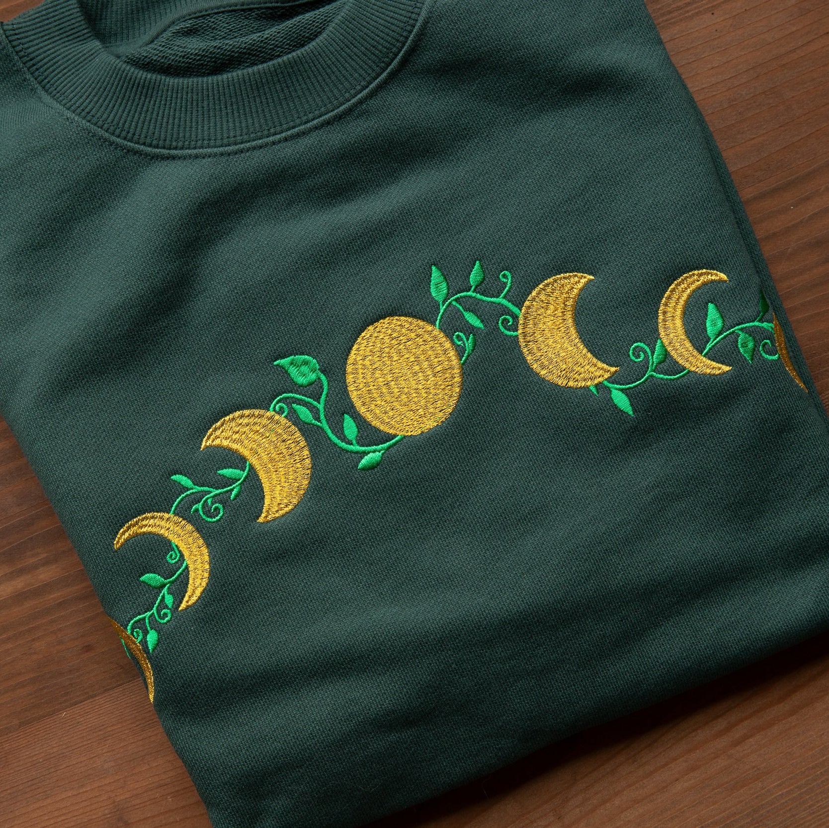 PRE-ORDER PULLOVER MONDPHASE DUNKELGRÜN