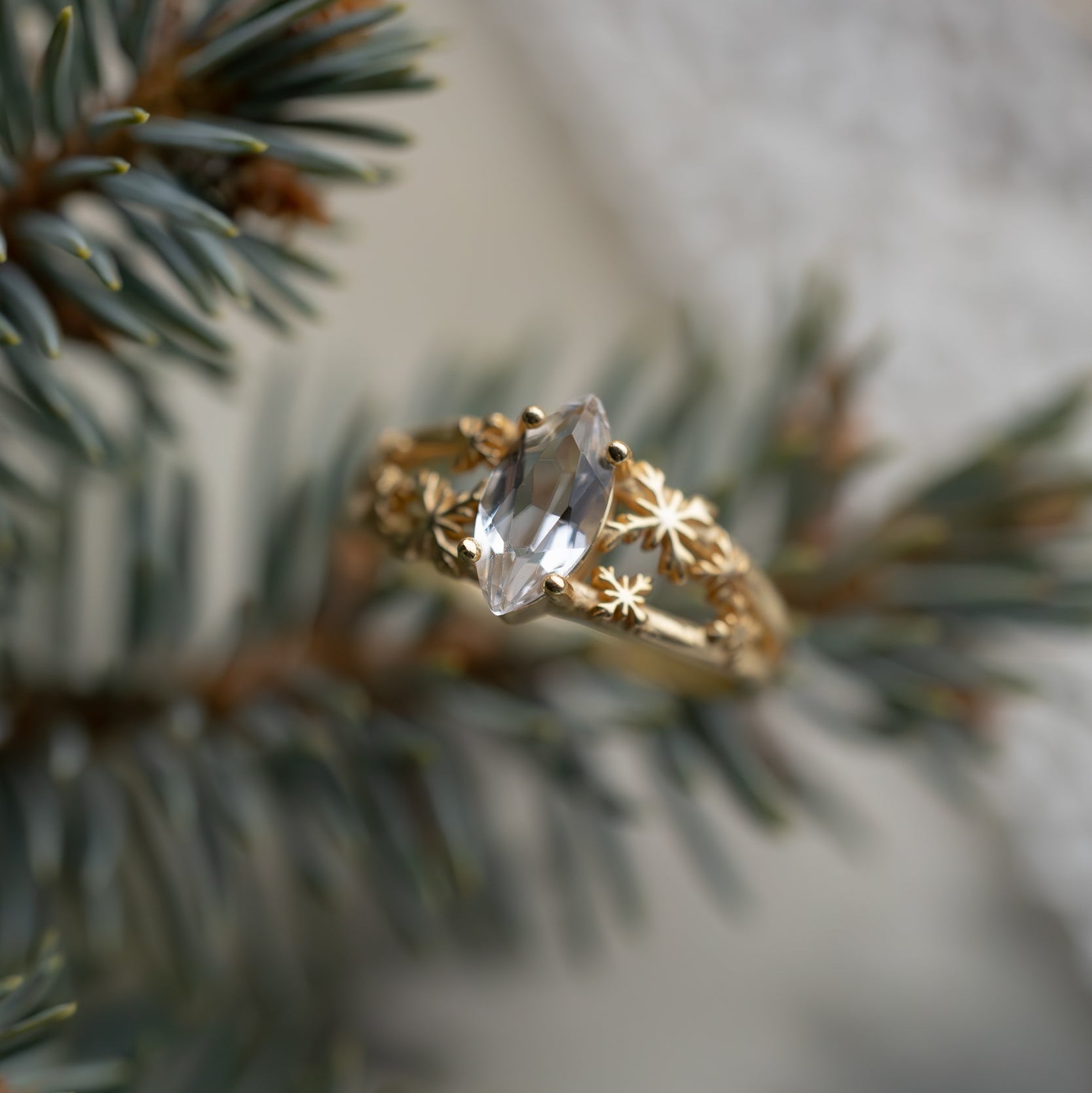 RING SCHNEEFLOCKEN & BERGKRISTALL